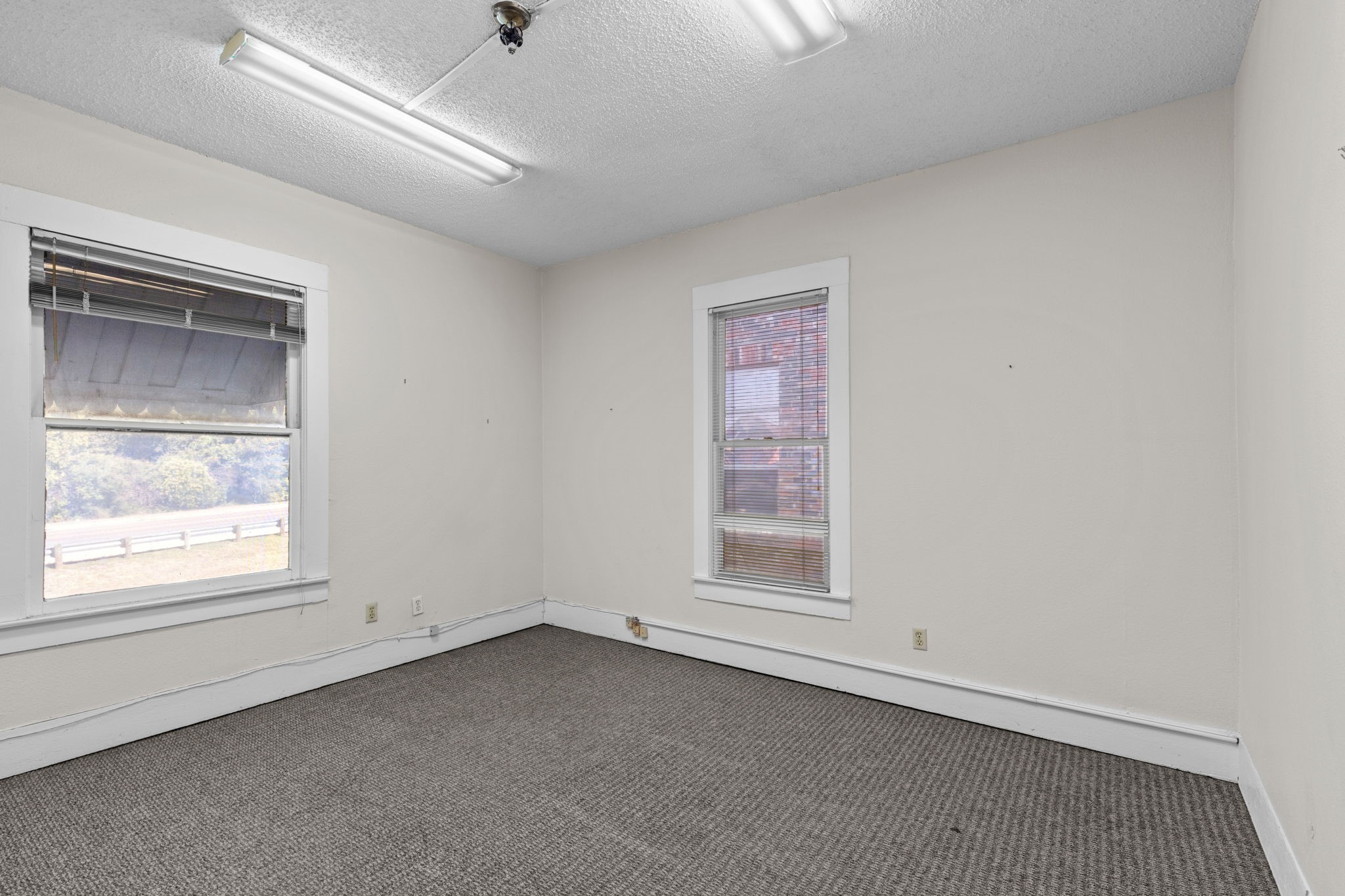 610 E Weatherford Street