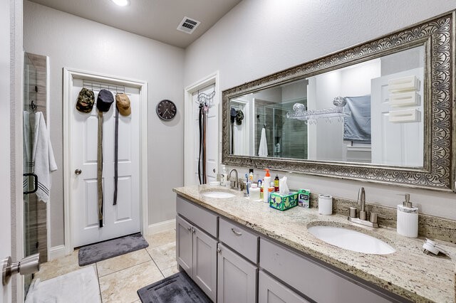 3233 Washington Street