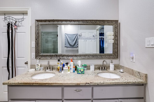 3233 Washington Street