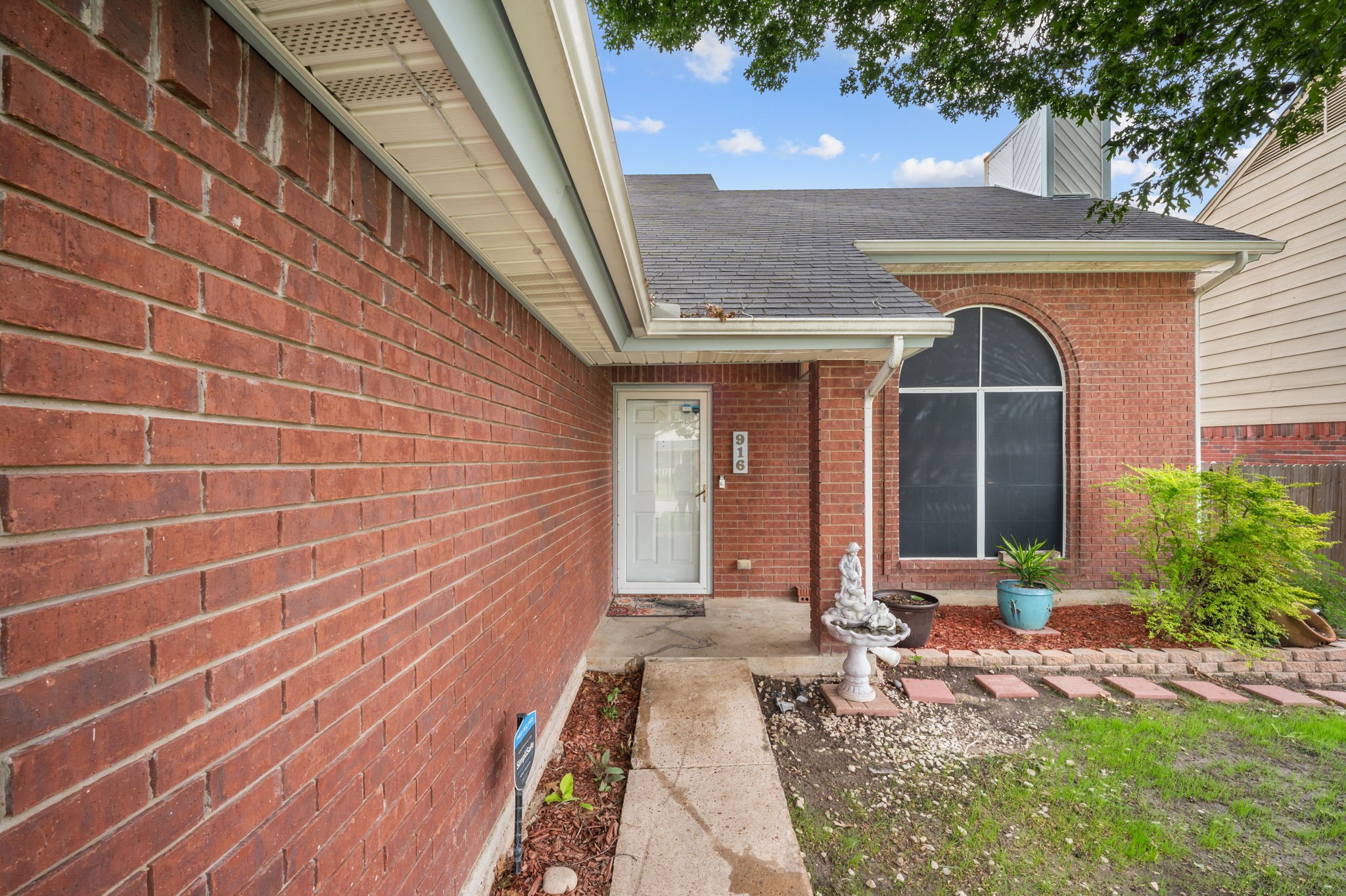 916 Danforth Place