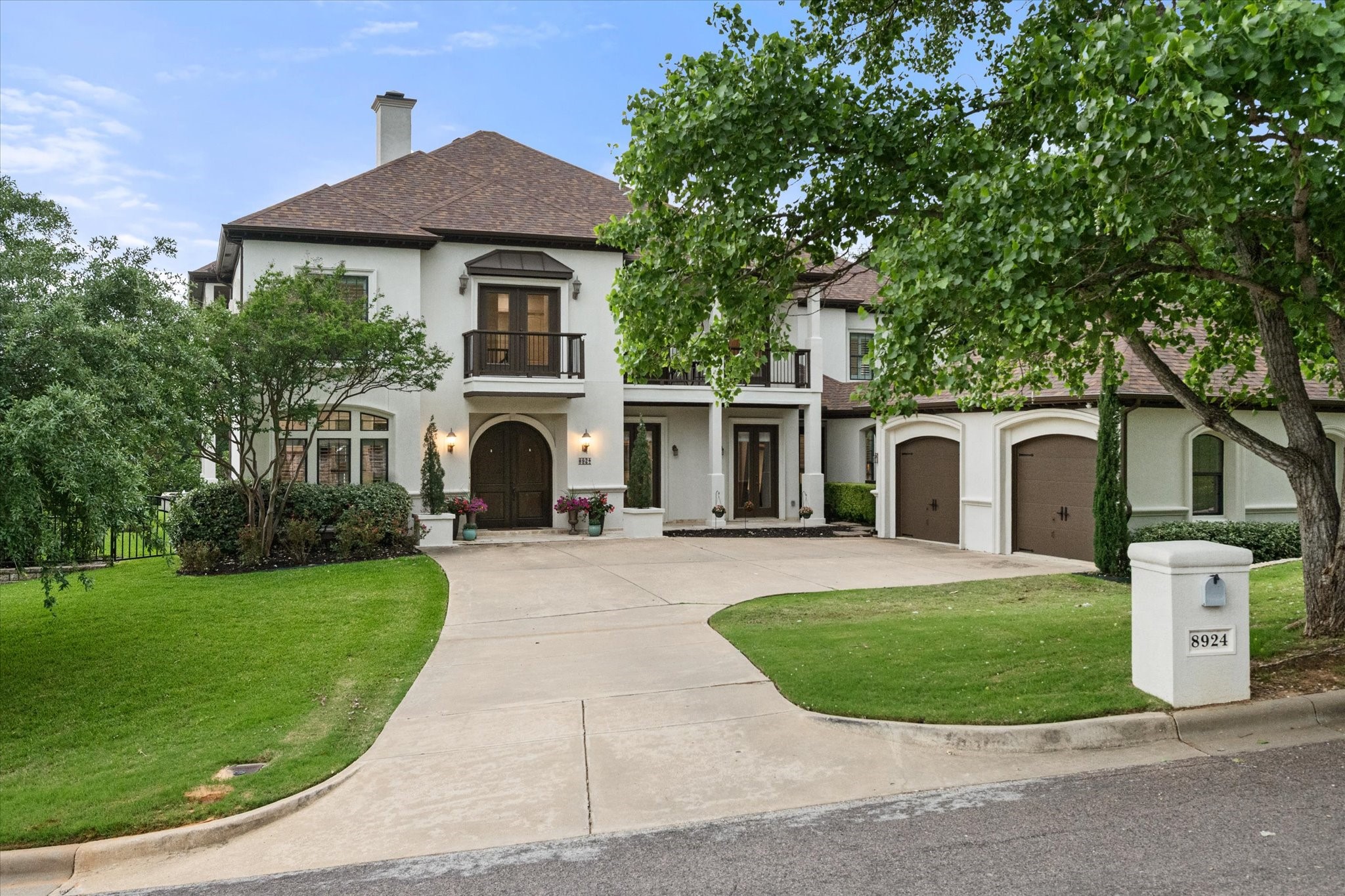 8924 Waterchase Circle