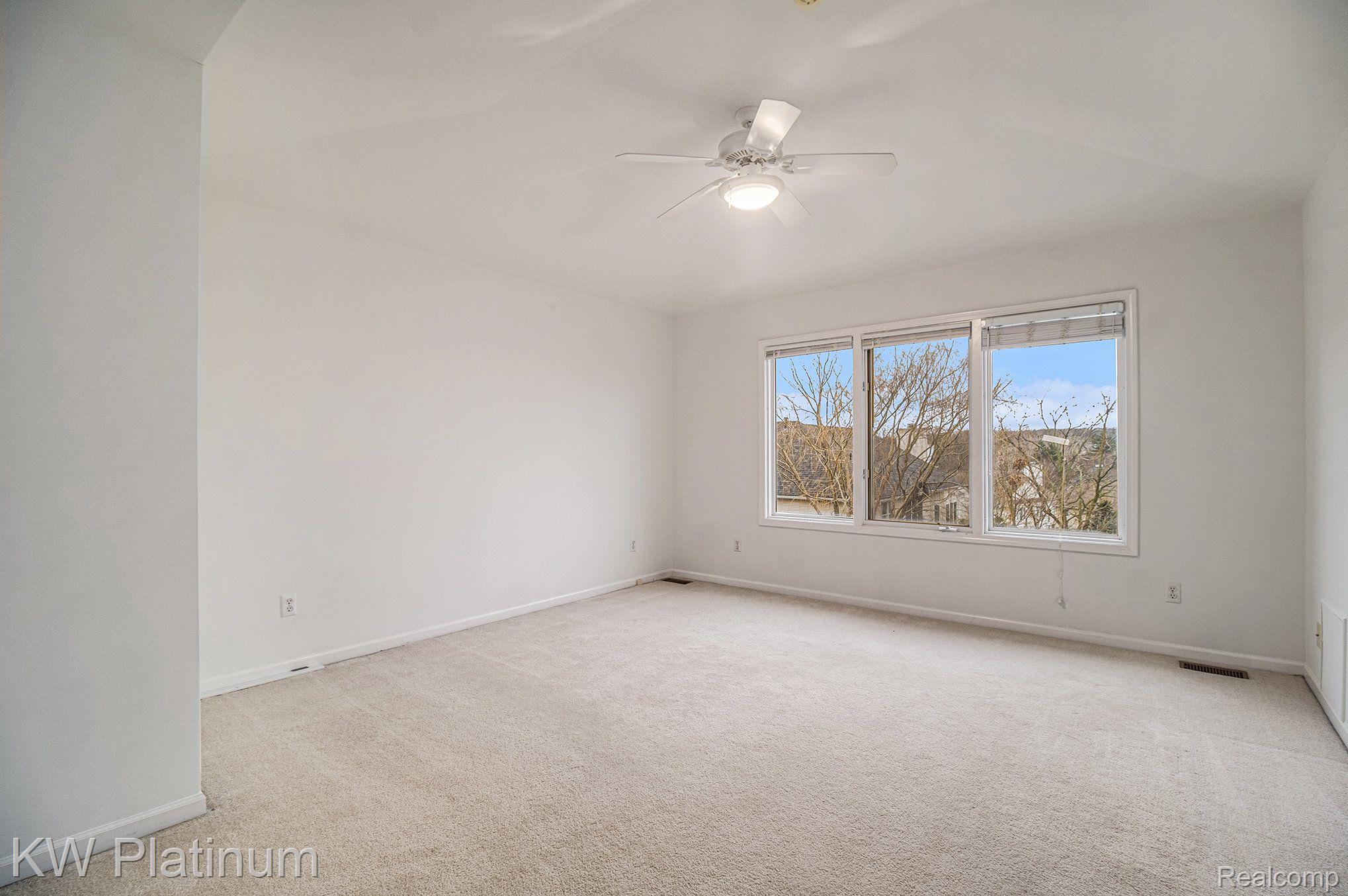 1215 PUTNAM Circle
