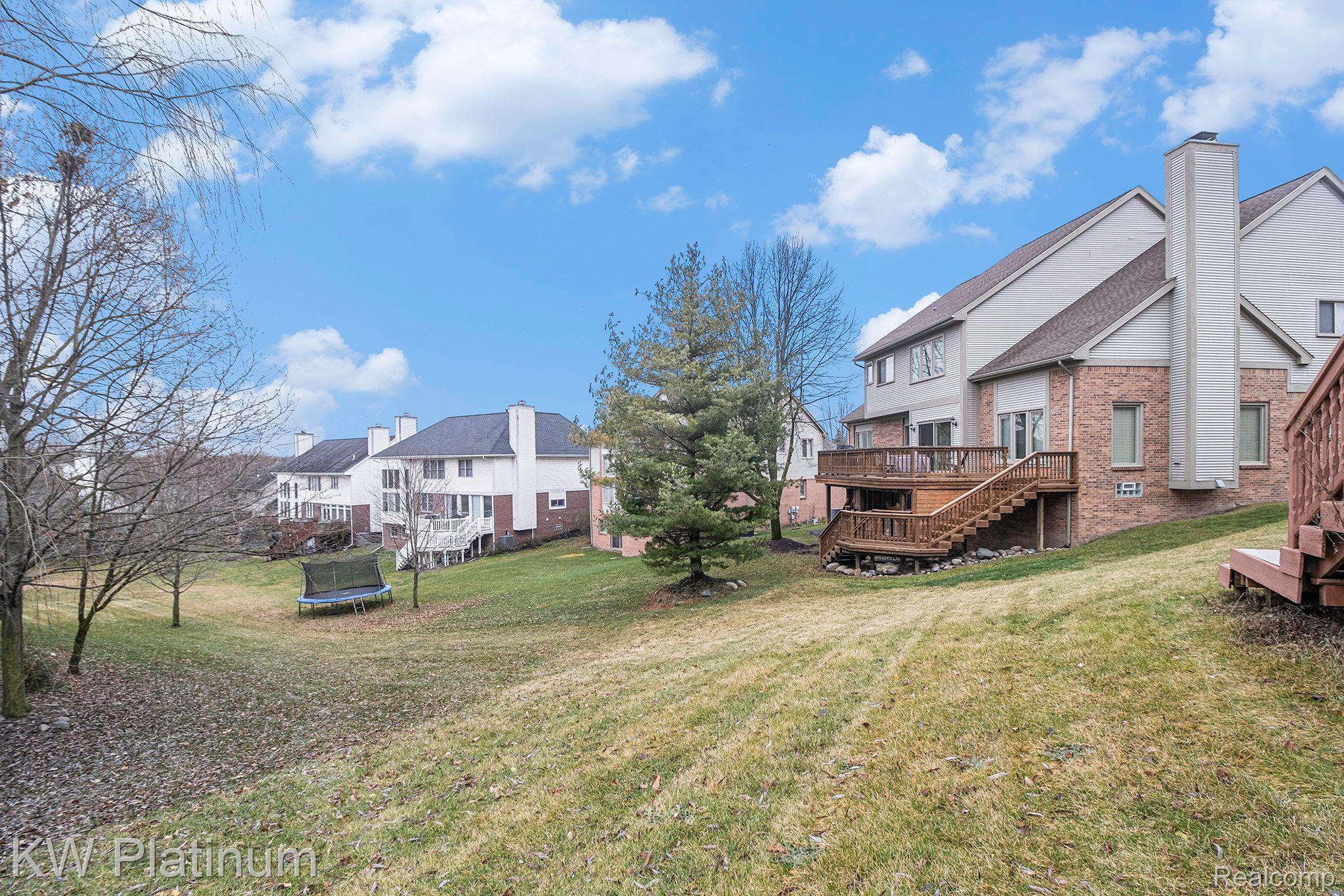 1215 PUTNAM Circle