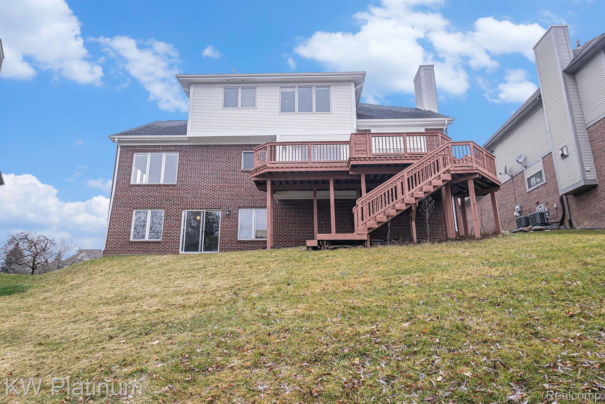 1215 PUTNAM Circle
