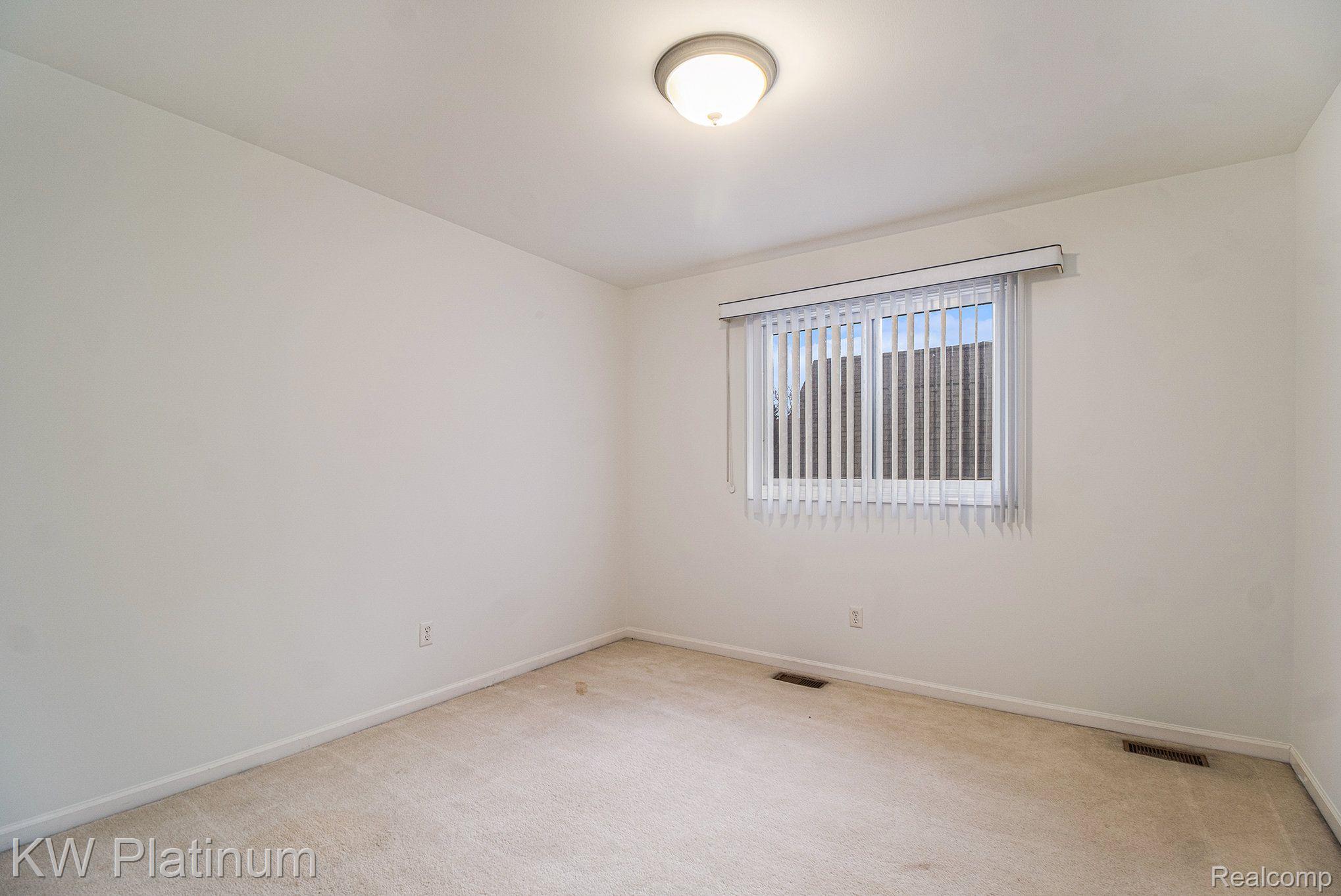 1215 PUTNAM Circle