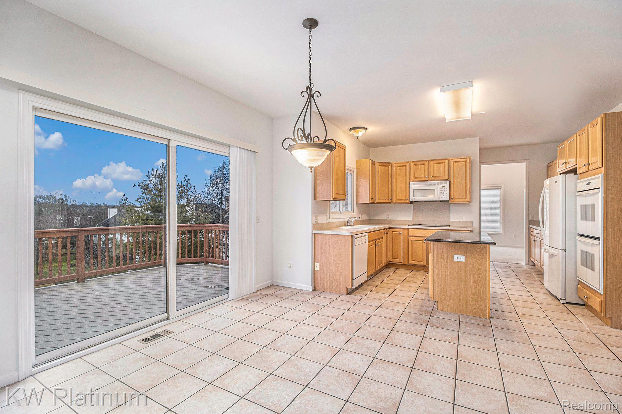 1215 PUTNAM Circle