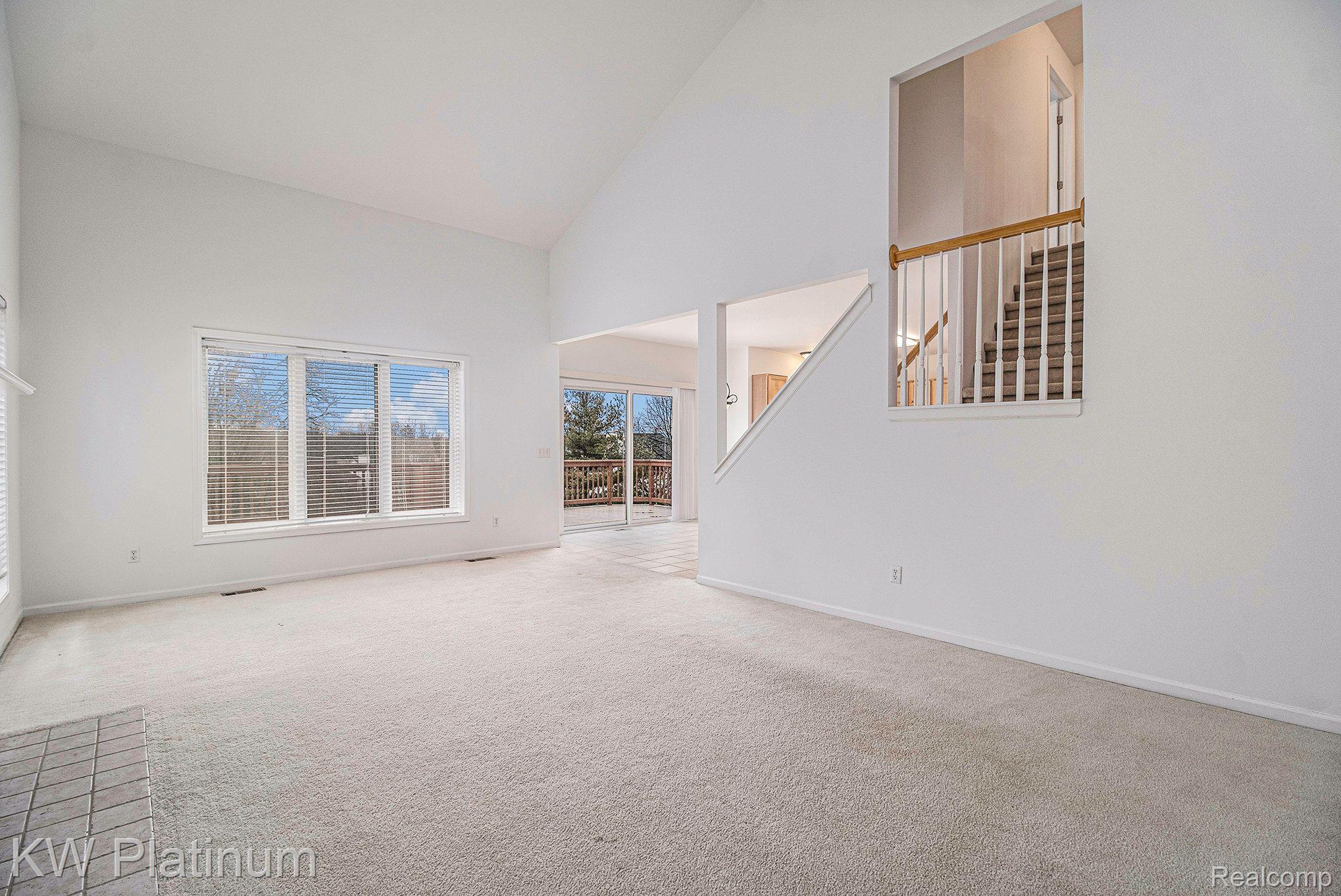 1215 PUTNAM Circle