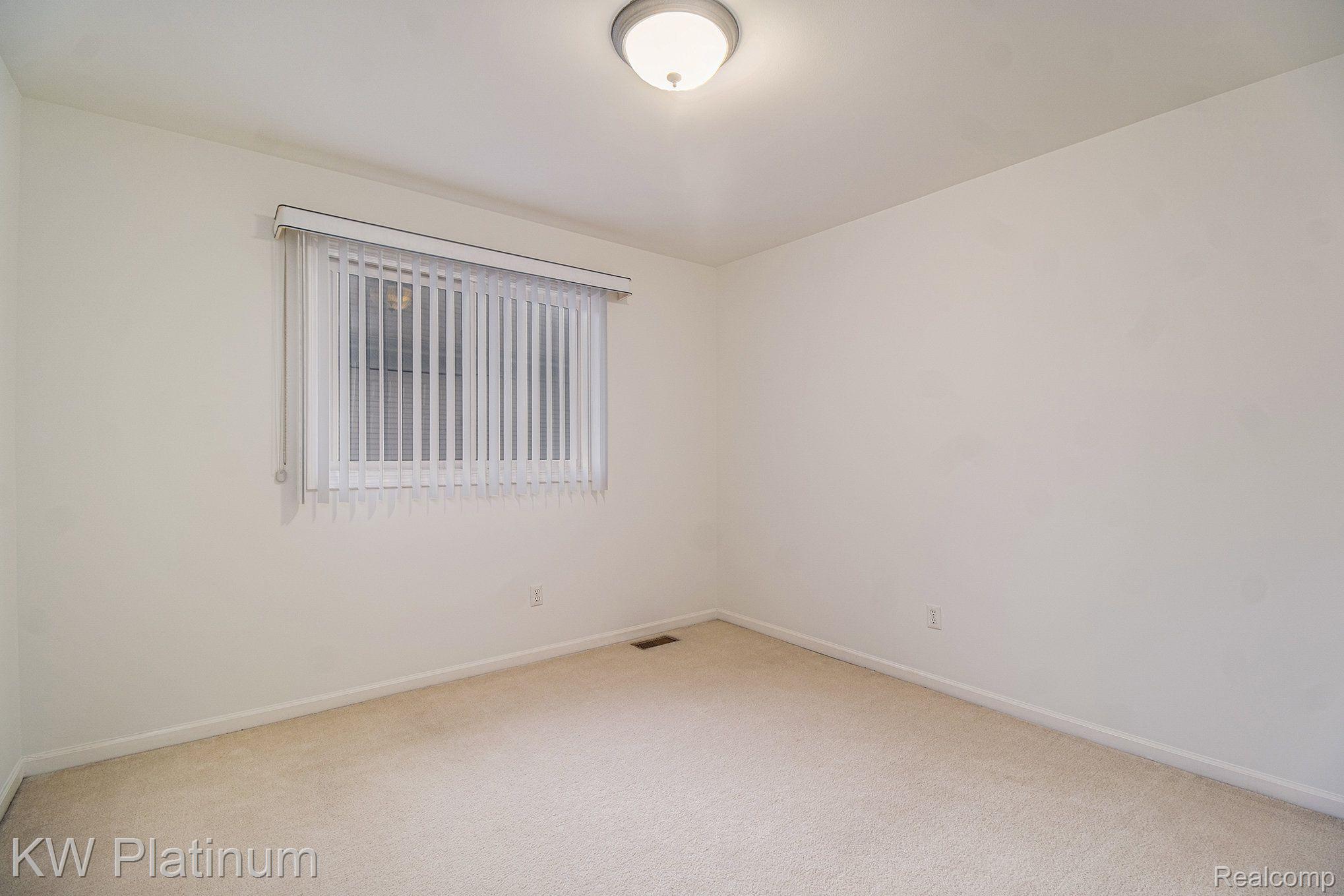 1215 PUTNAM Circle