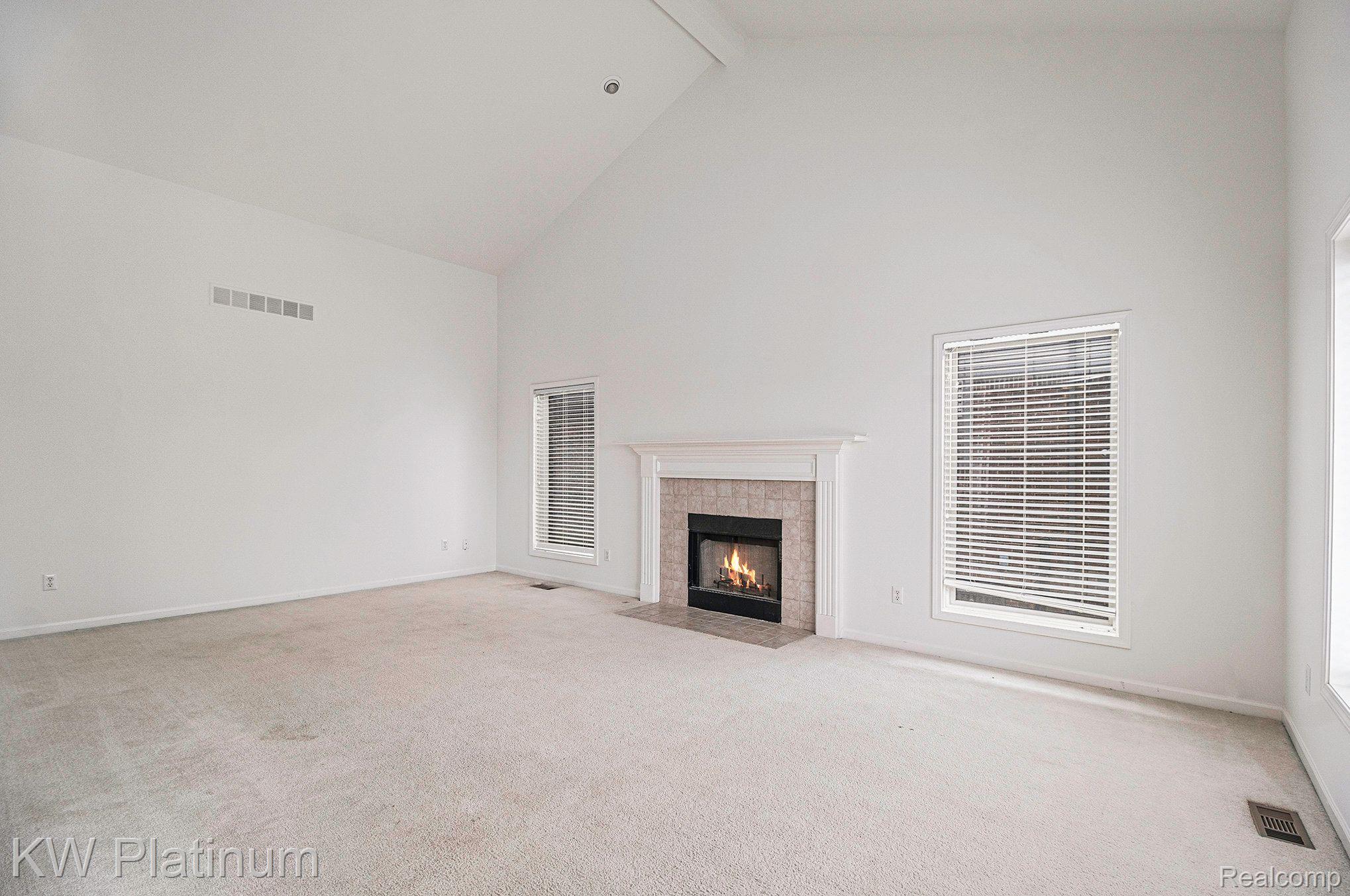 1215 PUTNAM Circle