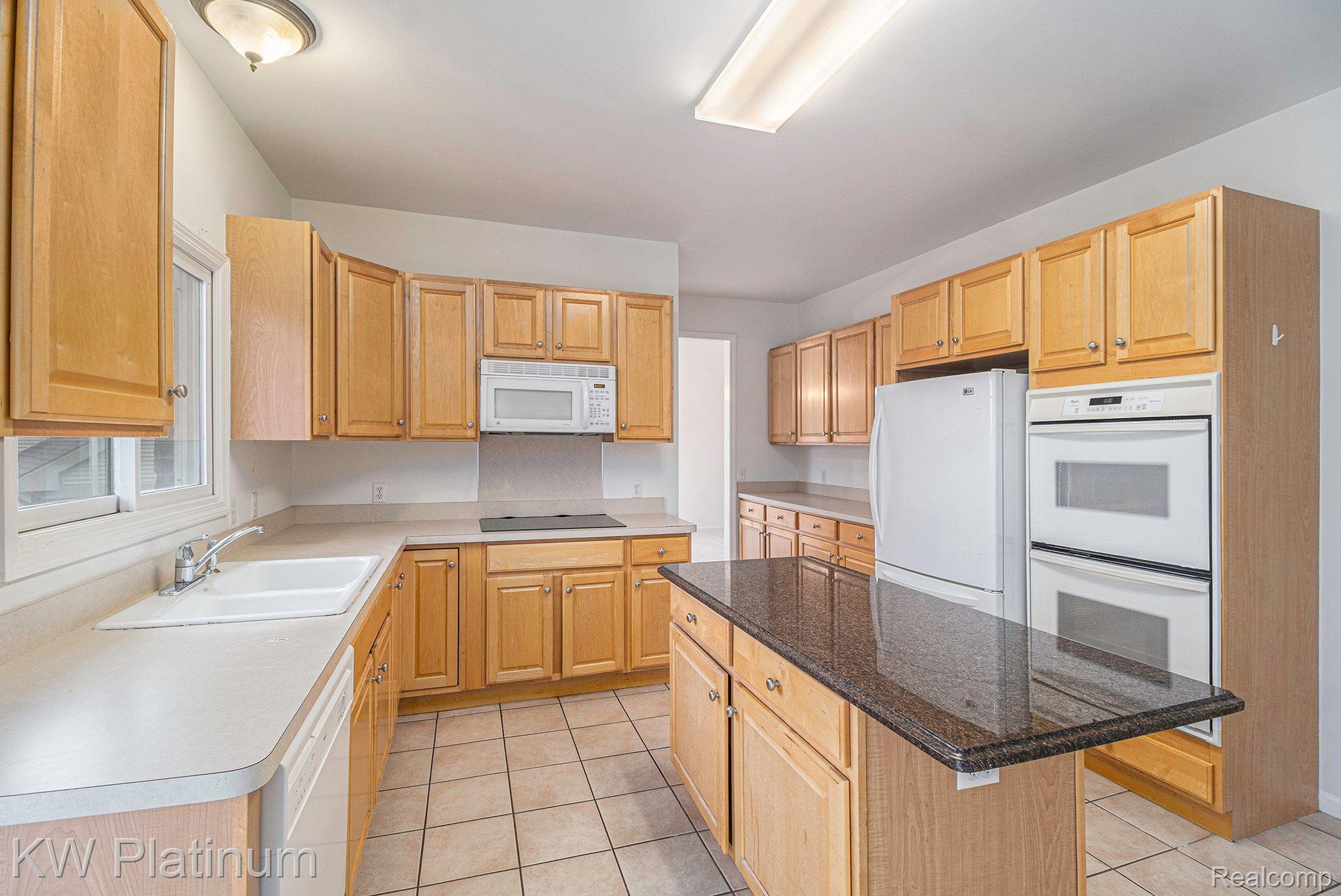 1215 PUTNAM Circle