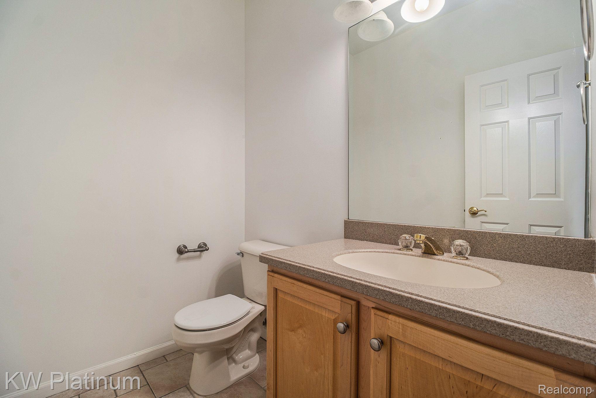1215 PUTNAM Circle