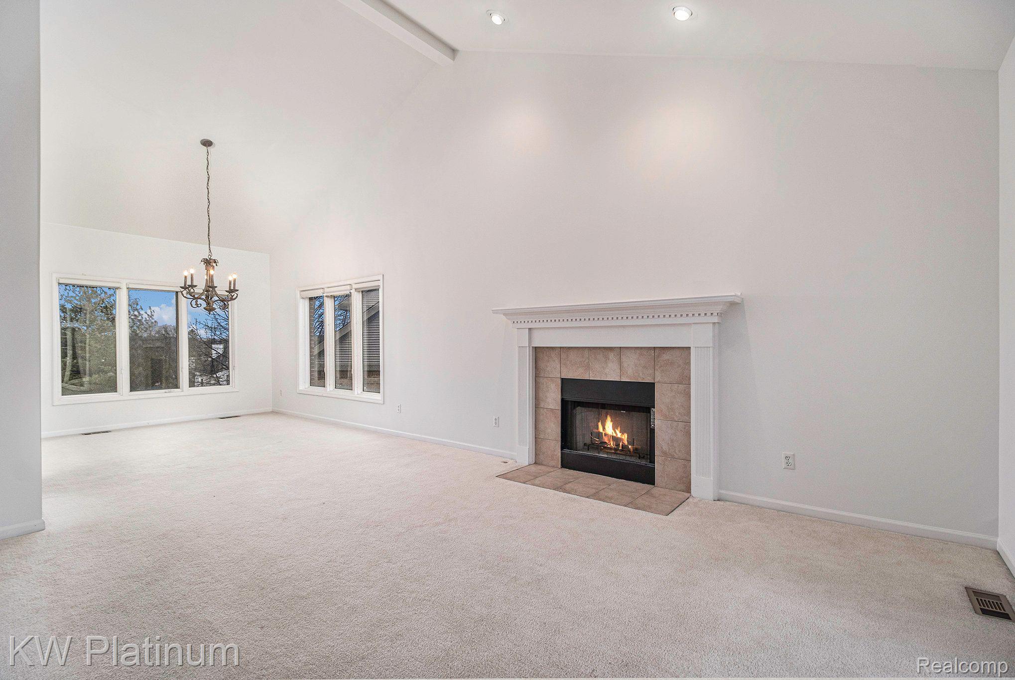 1215 PUTNAM Circle
