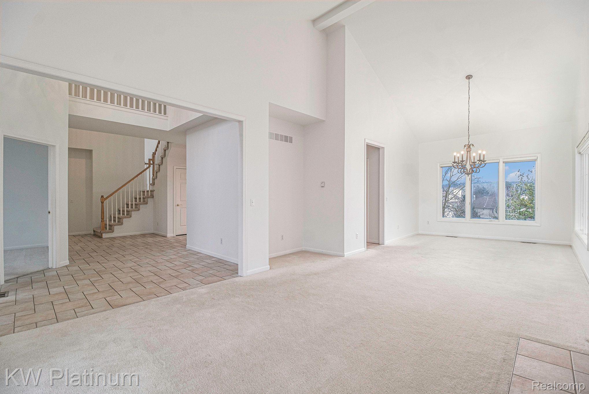1215 PUTNAM Circle