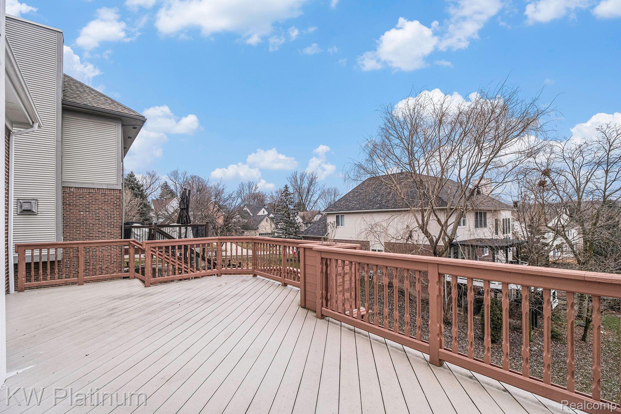 1215 PUTNAM Circle