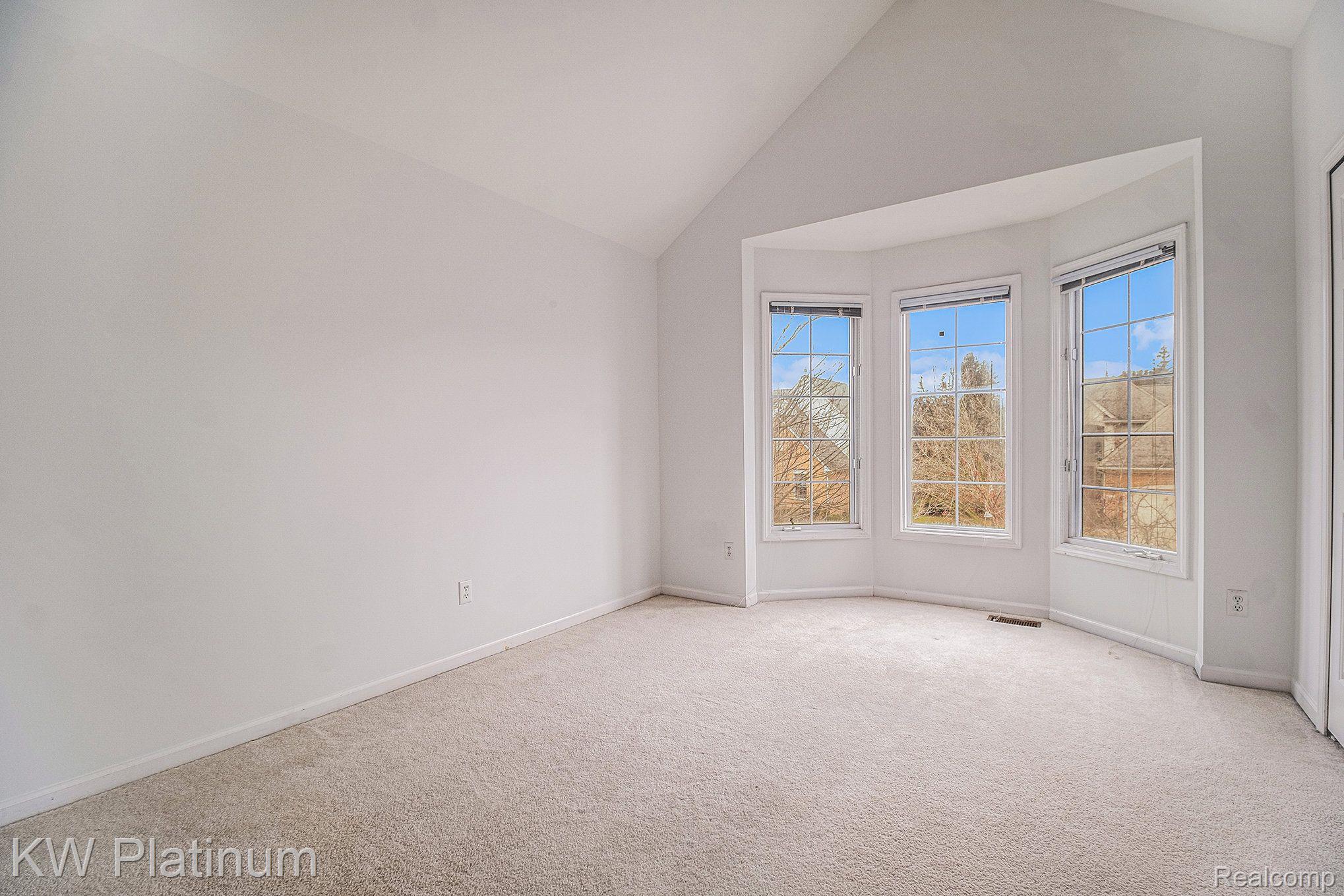 1215 PUTNAM Circle