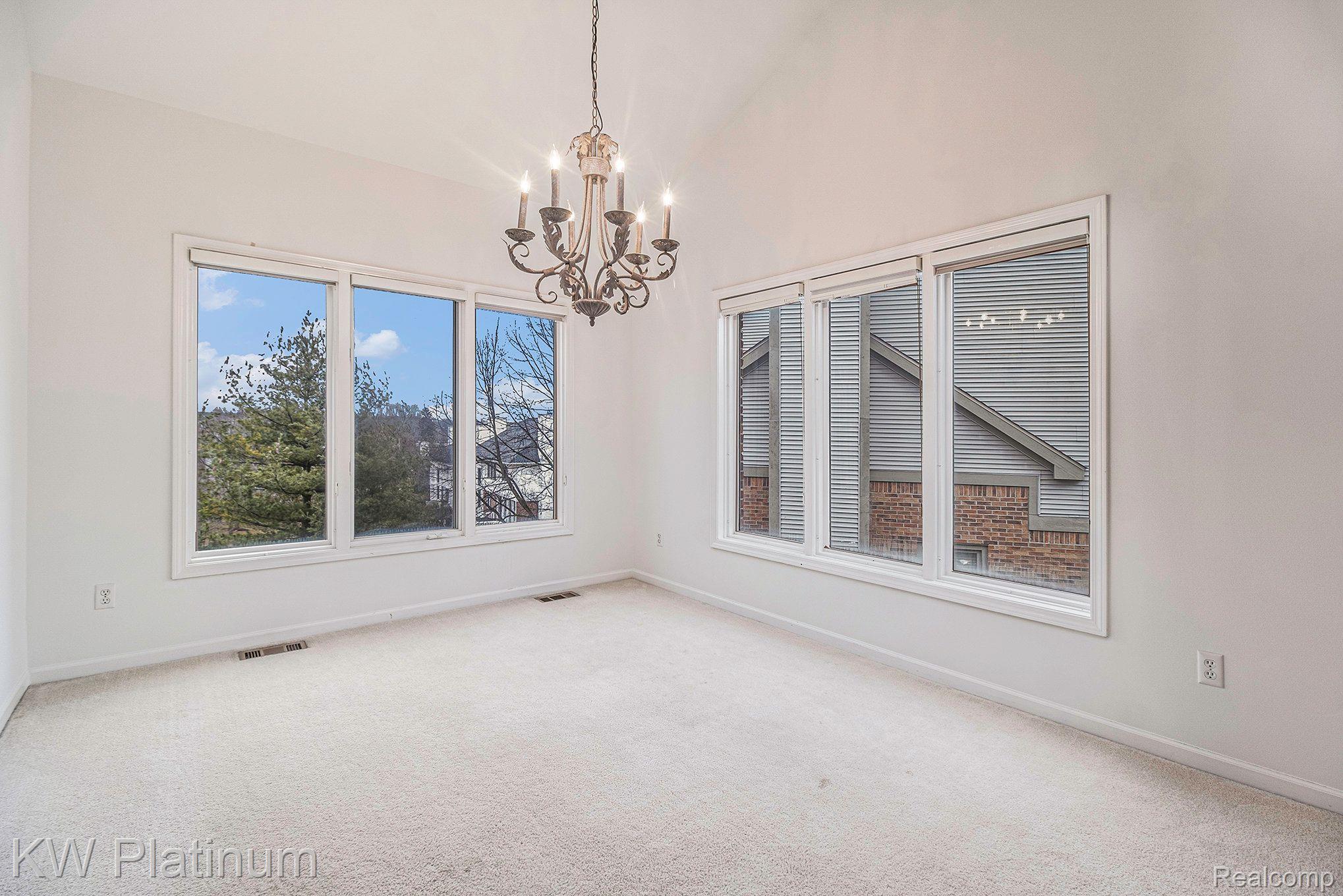 1215 PUTNAM Circle