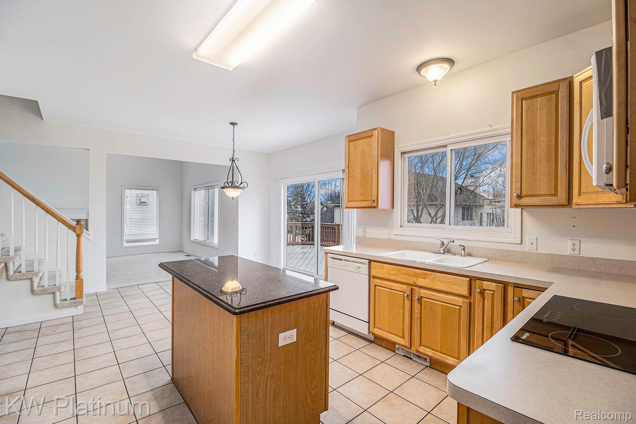 1215 PUTNAM Circle