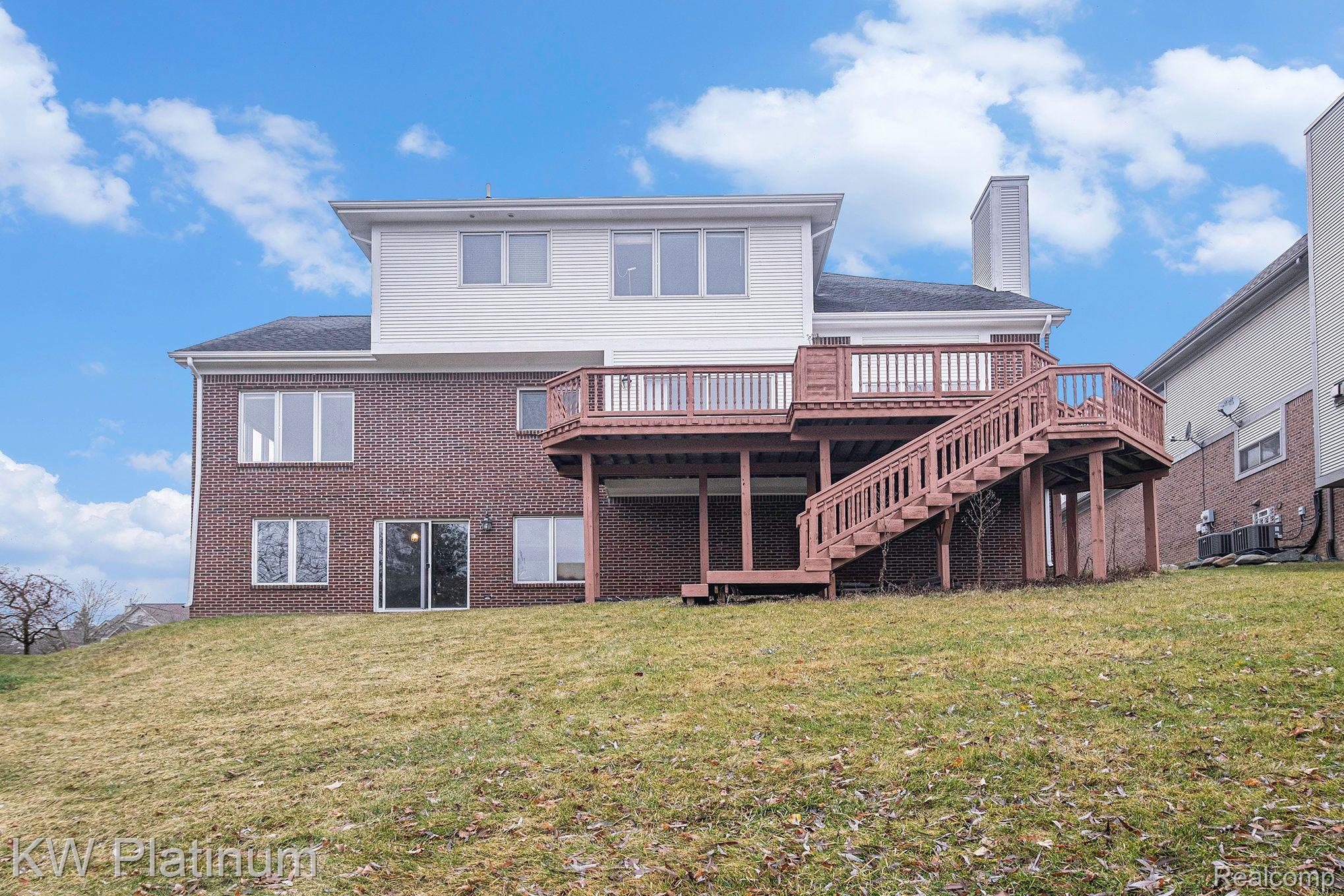 1215 PUTNAM Circle