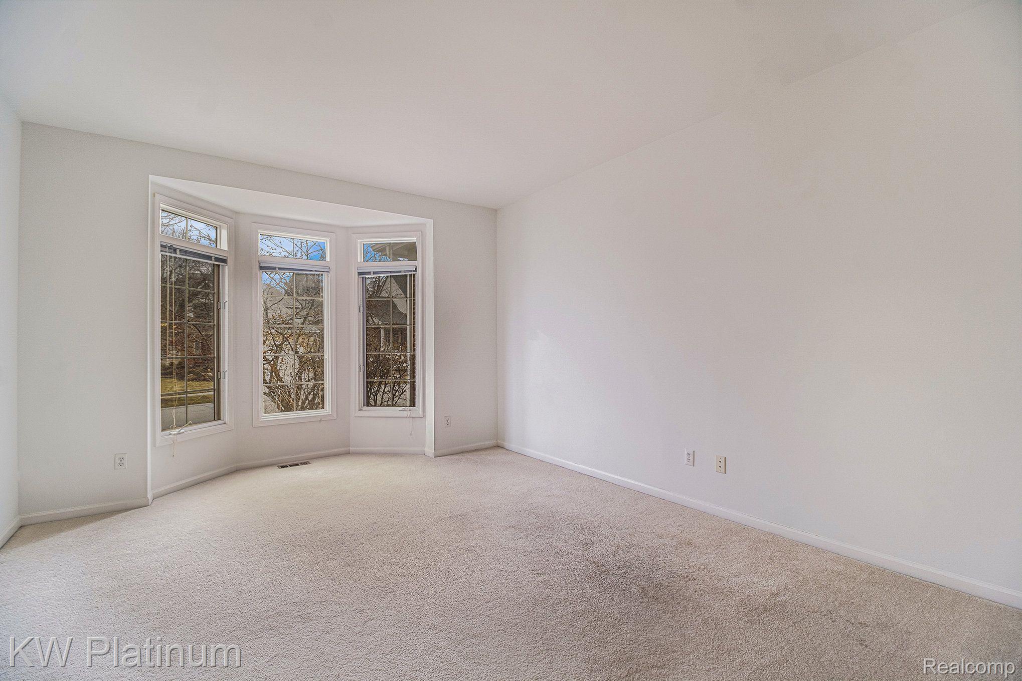 1215 PUTNAM Circle