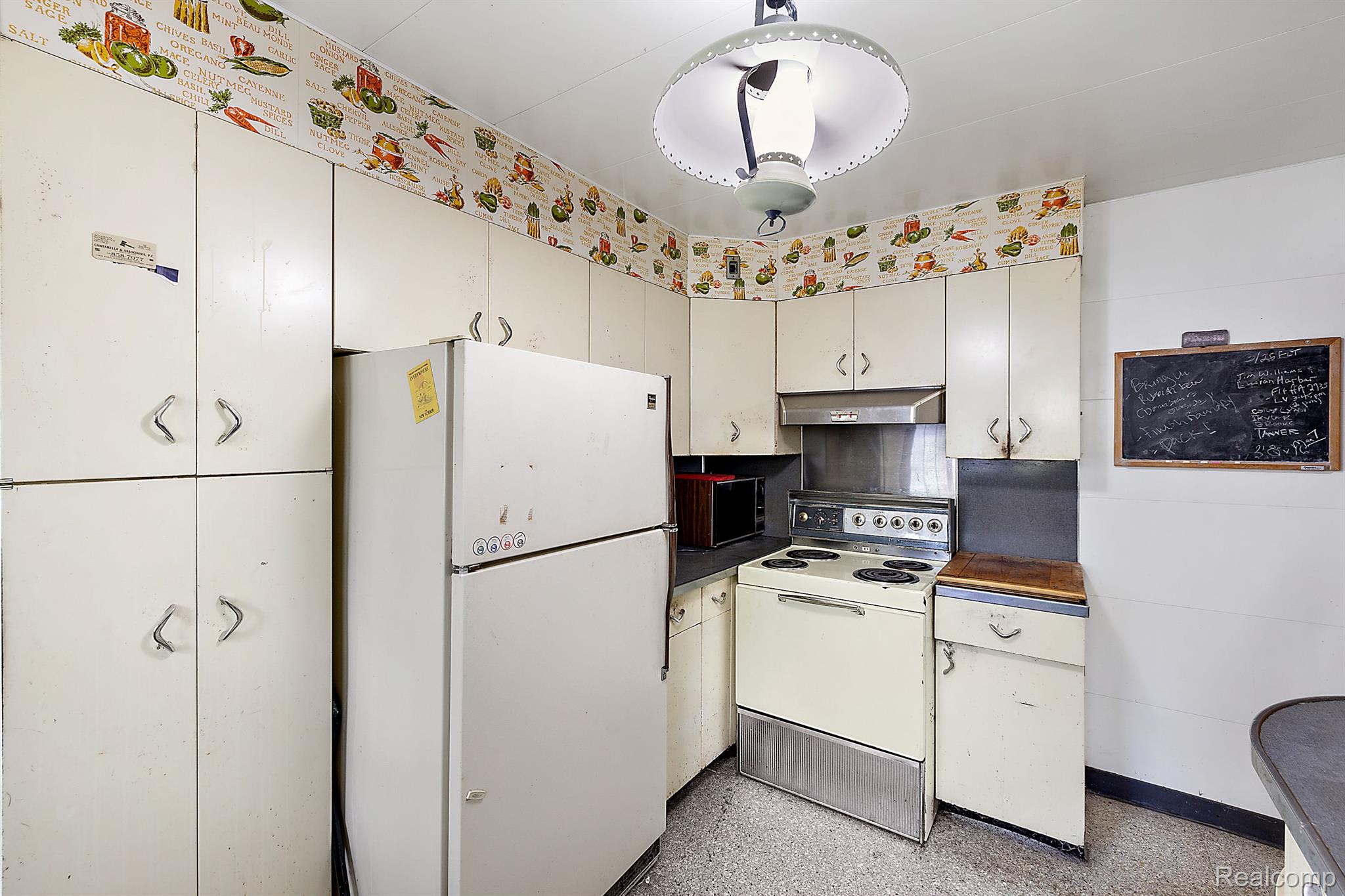 4609 EDGEWOOD Drive