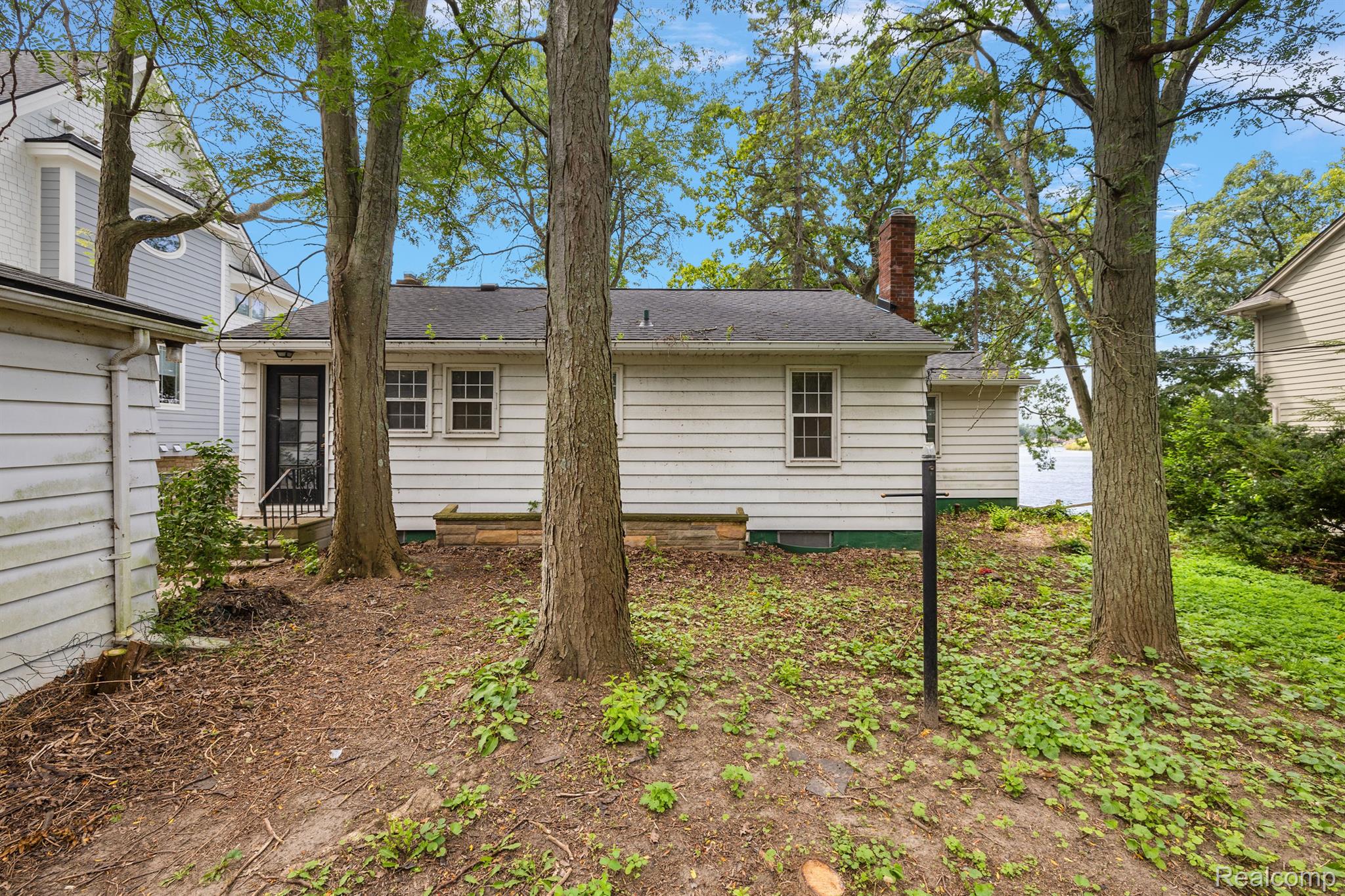 4609 EDGEWOOD Drive