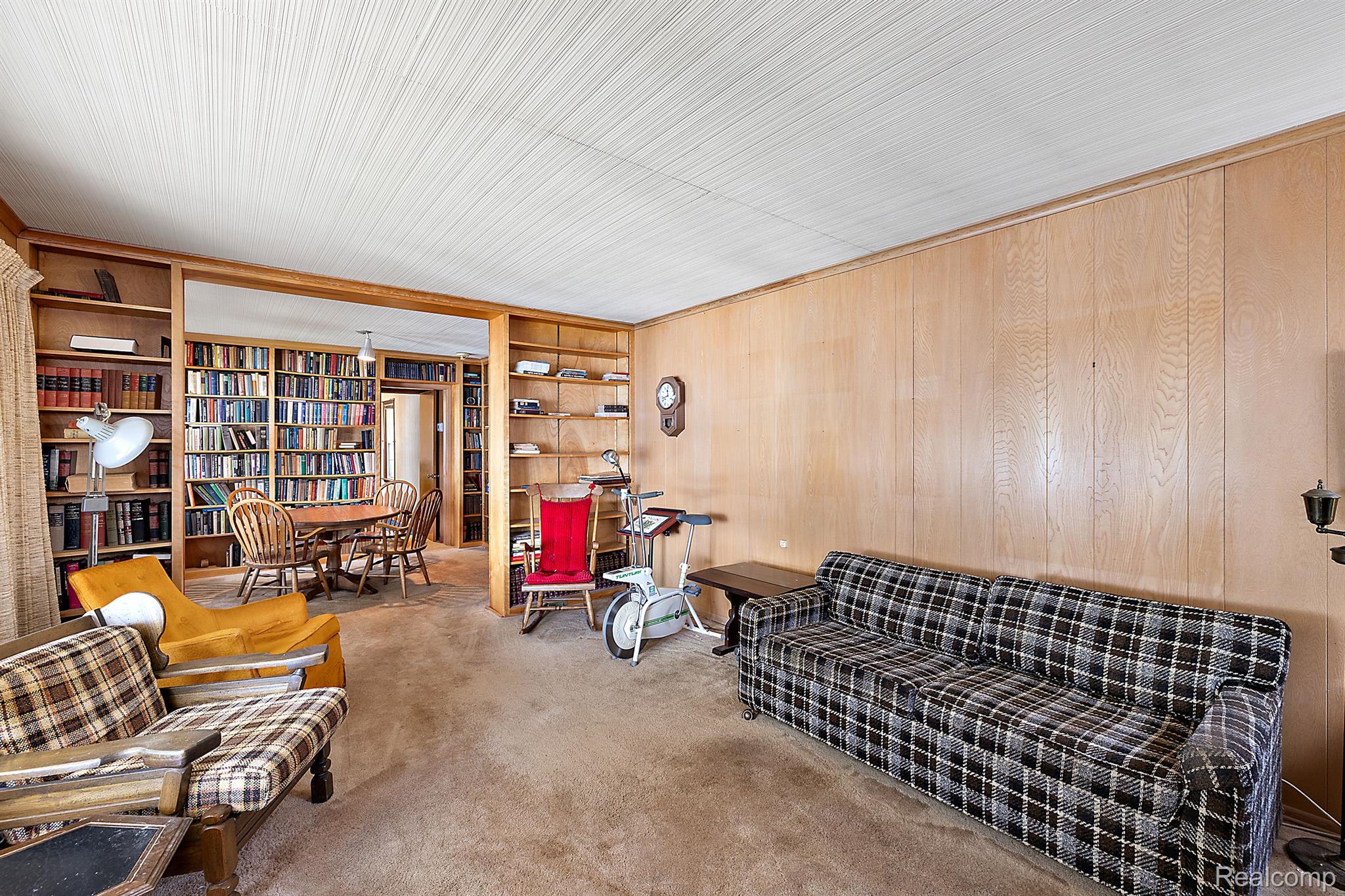 4609 EDGEWOOD Drive