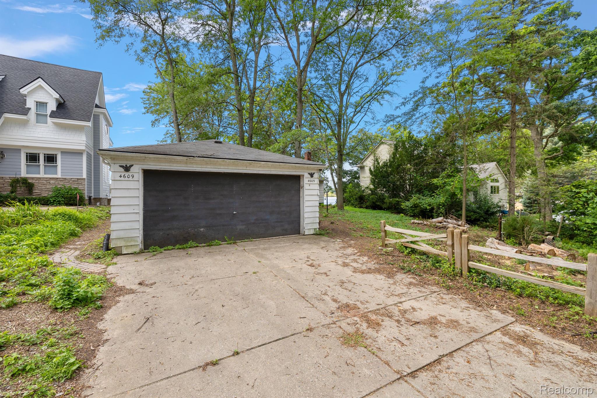 4609 EDGEWOOD Drive