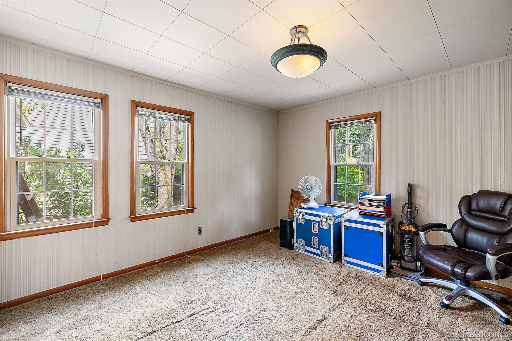 4609 EDGEWOOD Drive