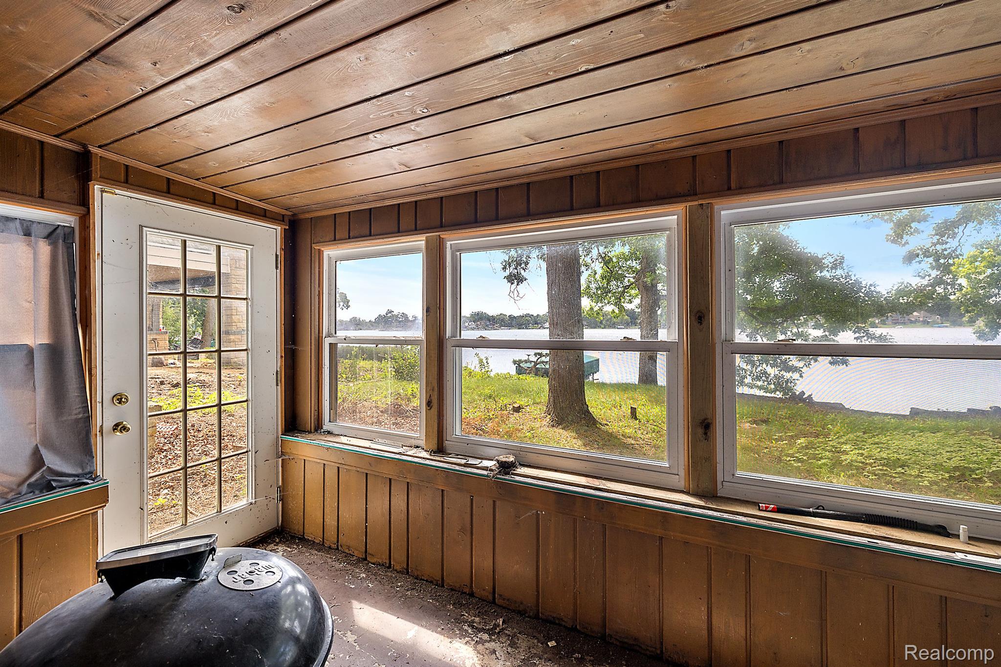 4609 EDGEWOOD Drive