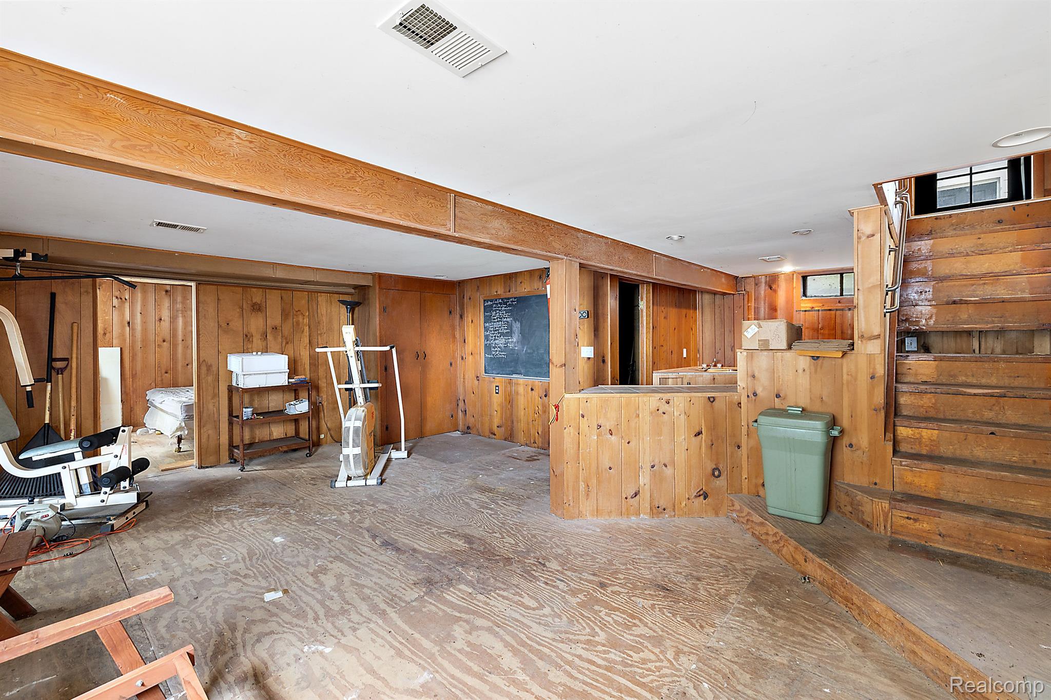 4609 EDGEWOOD Drive