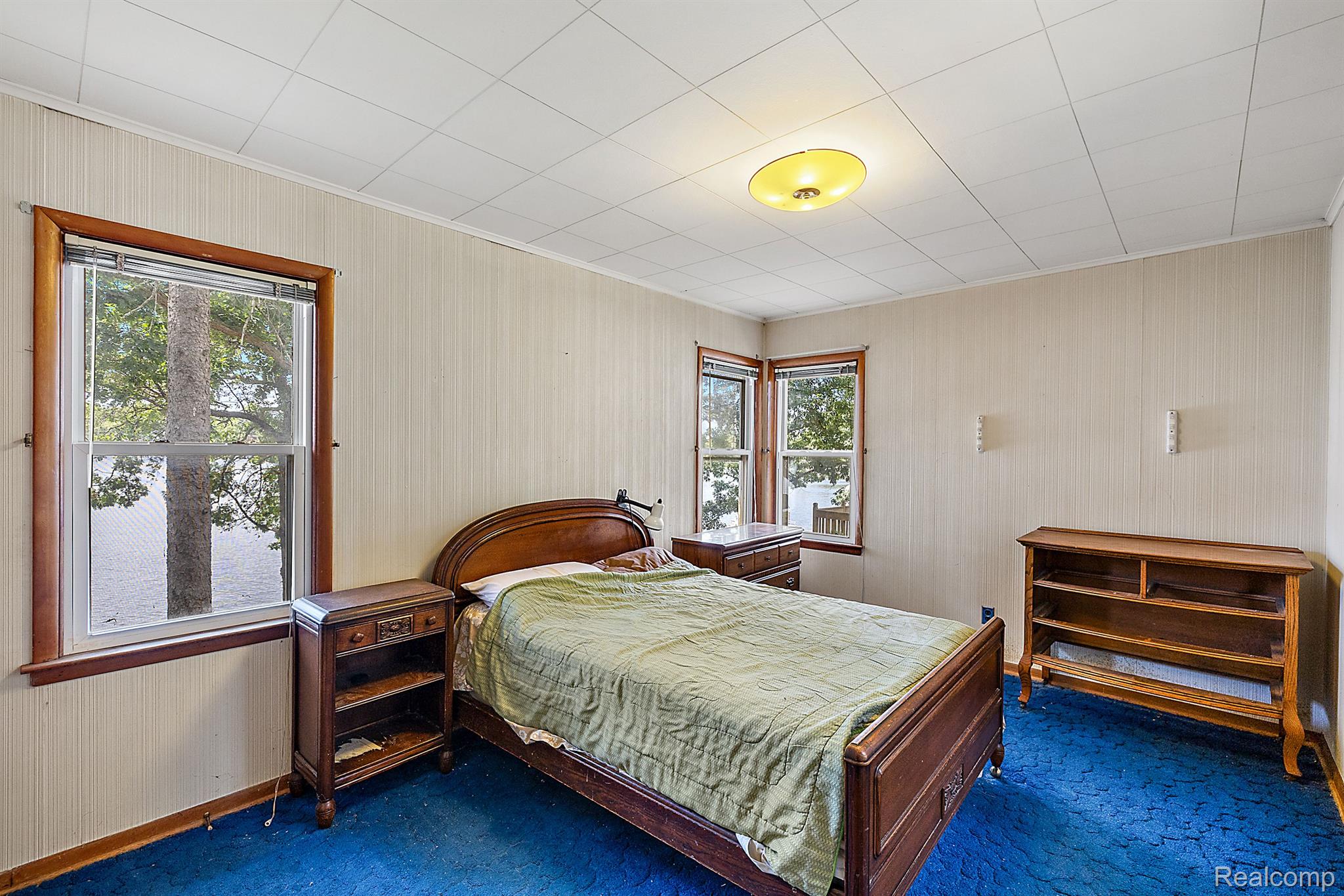 4609 EDGEWOOD Drive