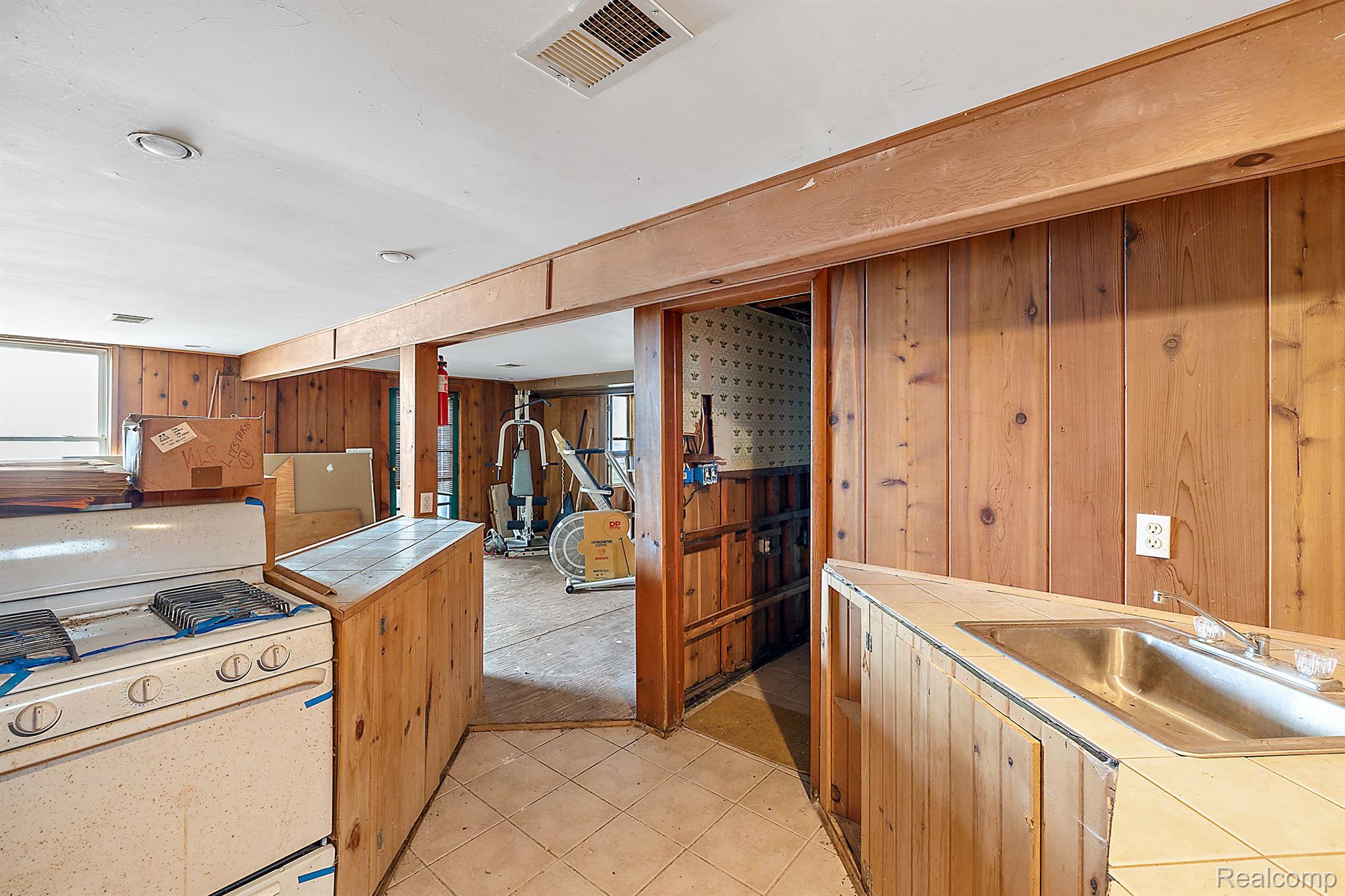 4609 EDGEWOOD Drive