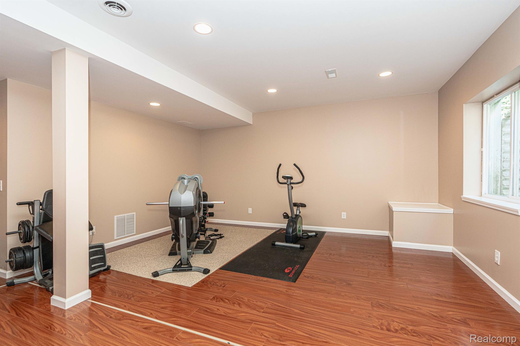 3865 ARBOR Drive
