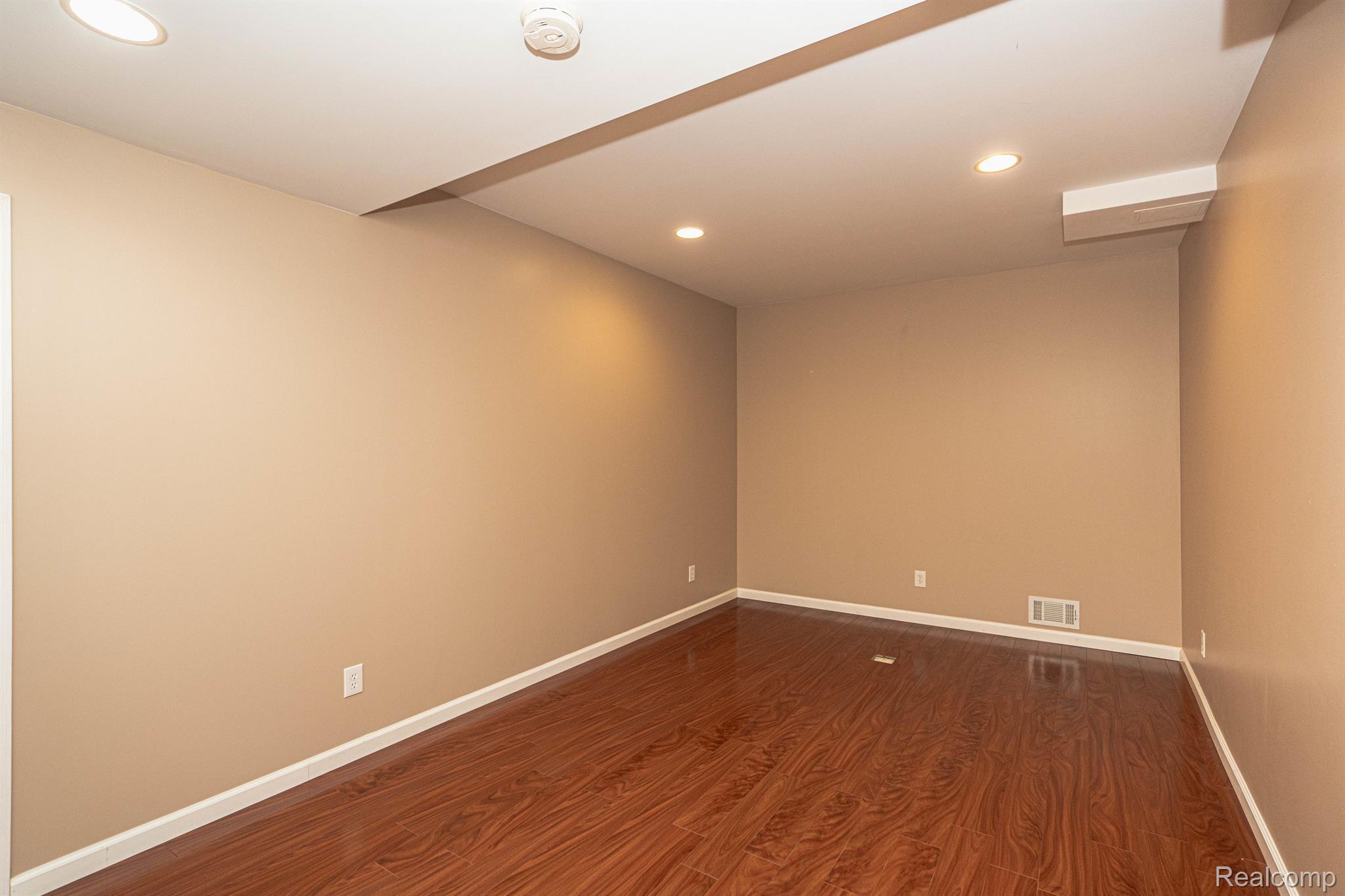 3865 ARBOR Drive