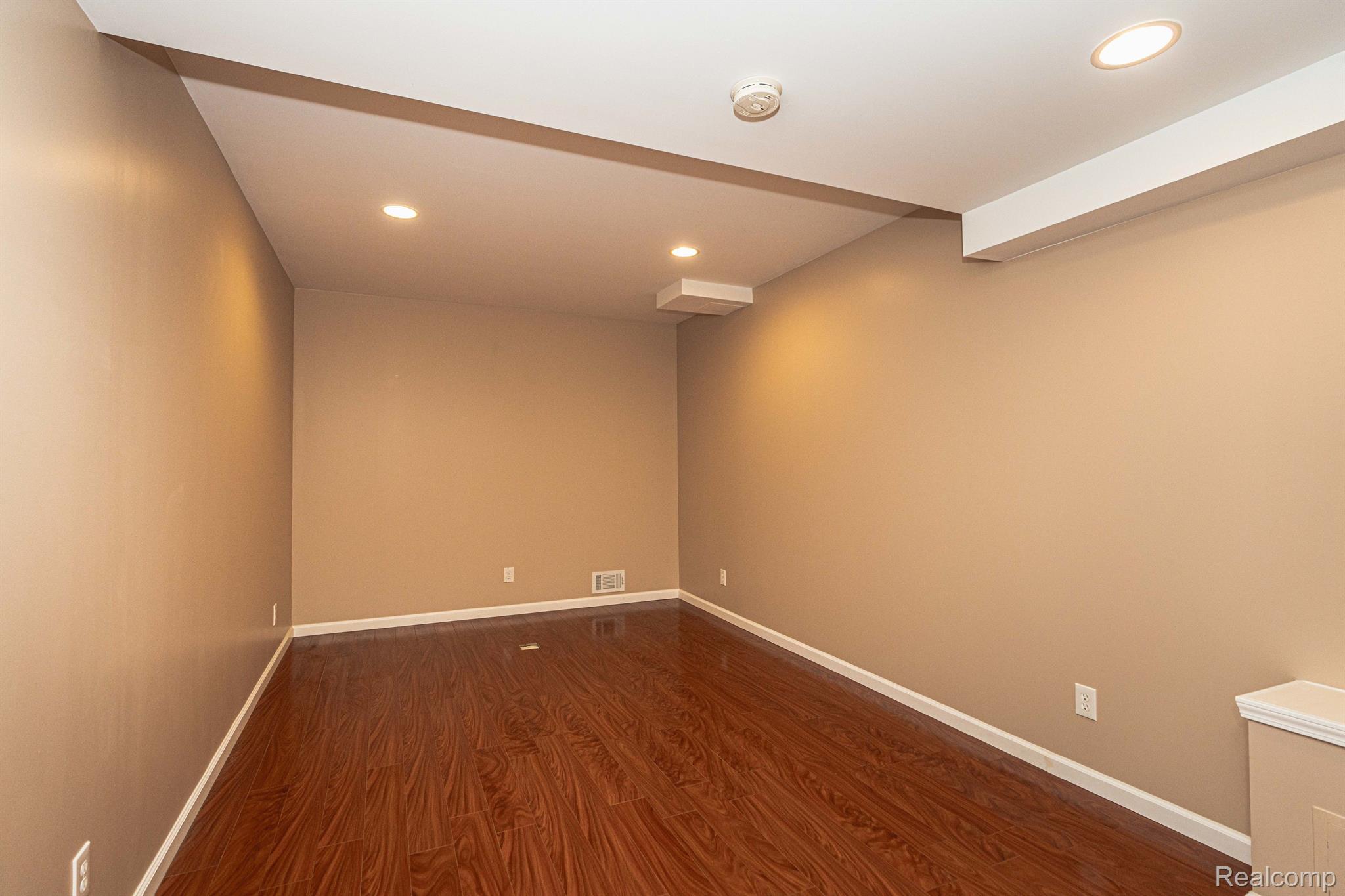 3865 ARBOR Drive