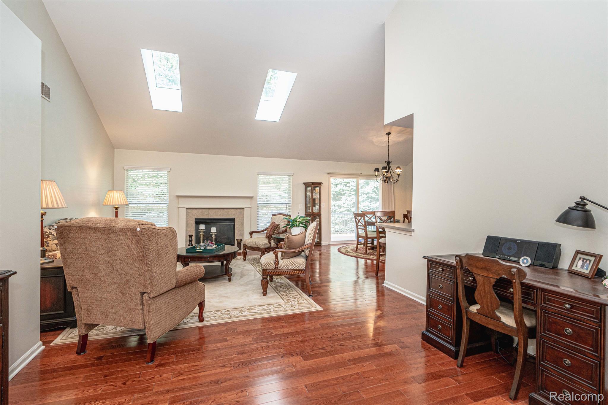 3865 ARBOR Drive