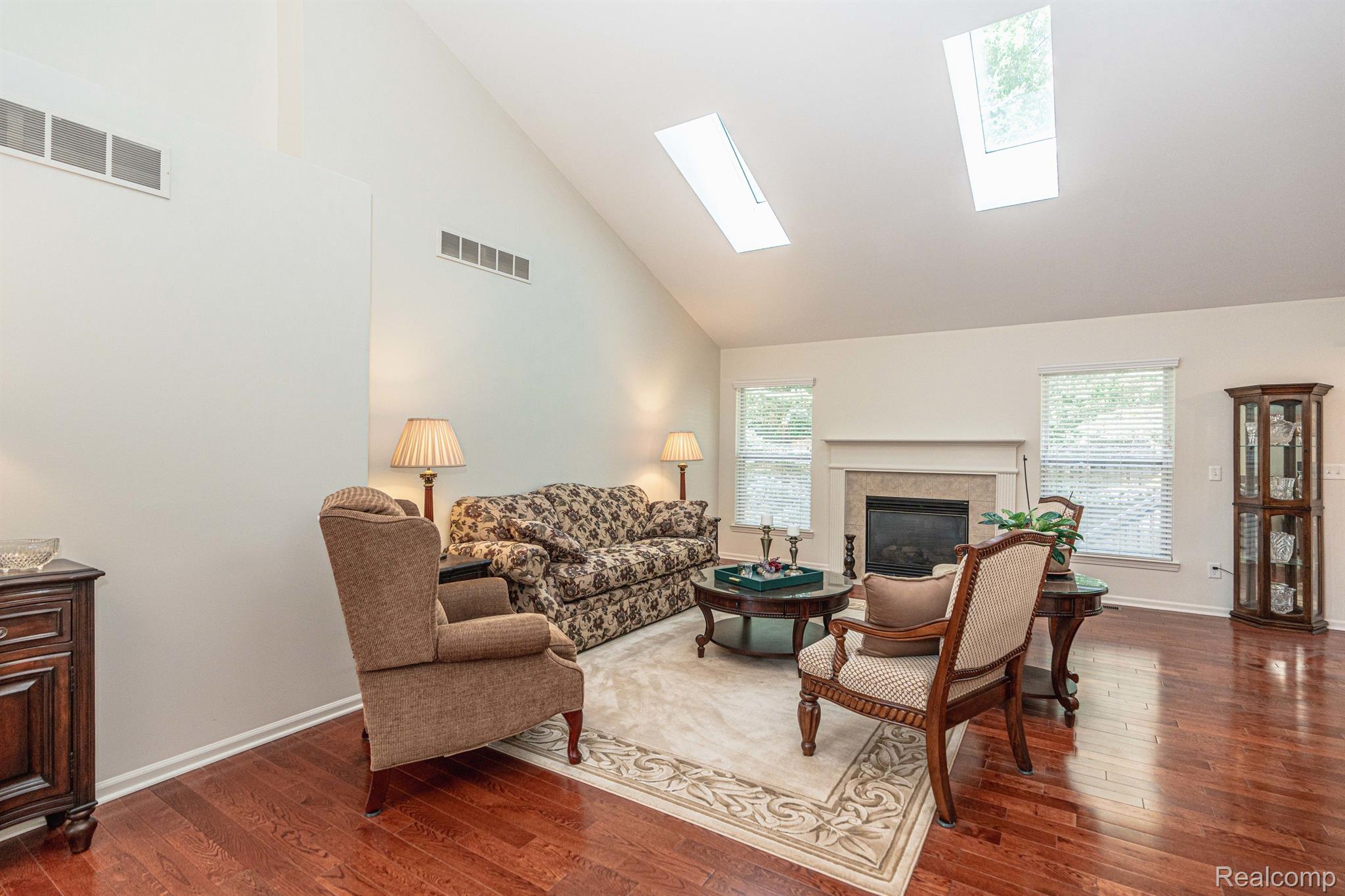 3865 ARBOR Drive