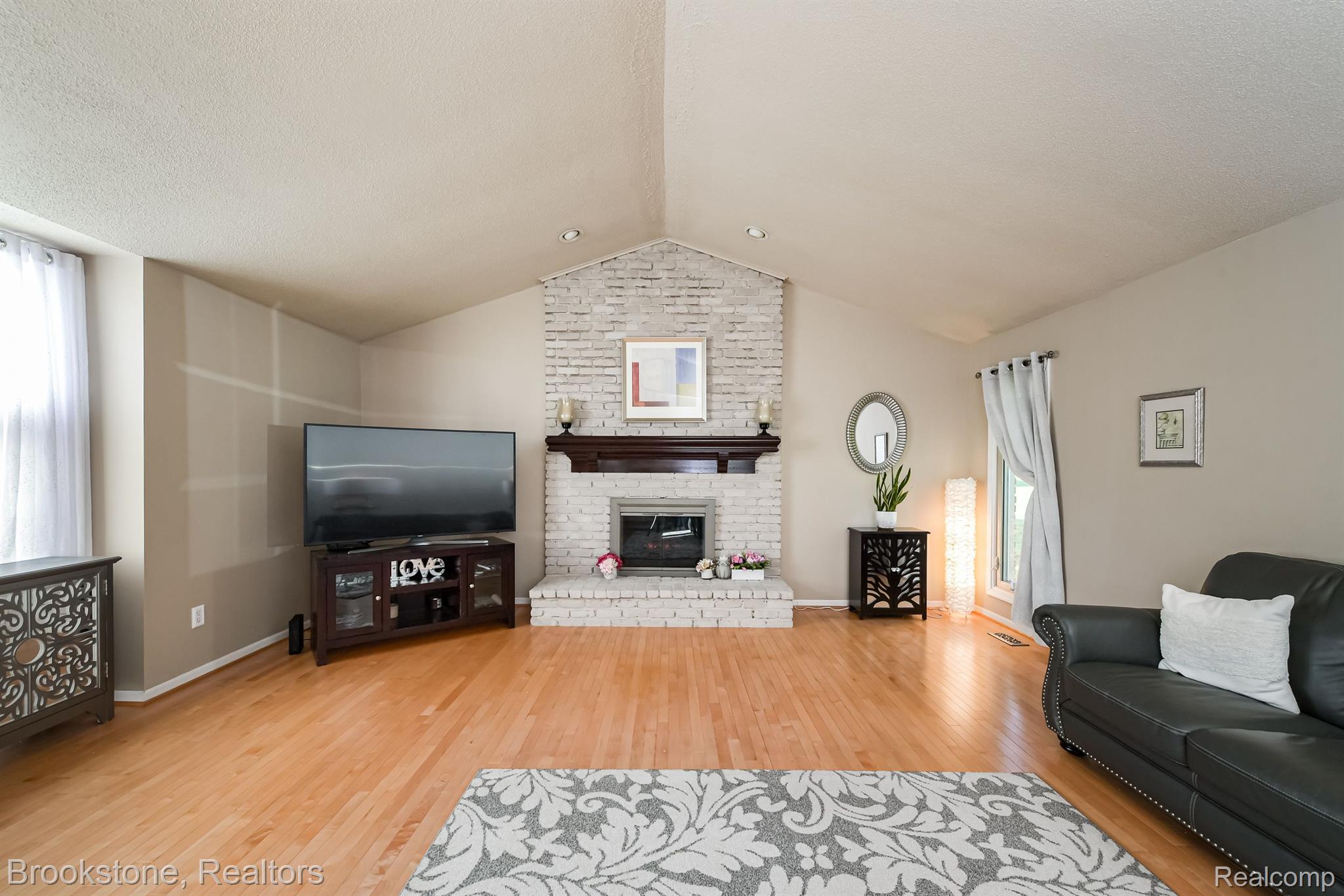 1173 HATHAWAY RISING