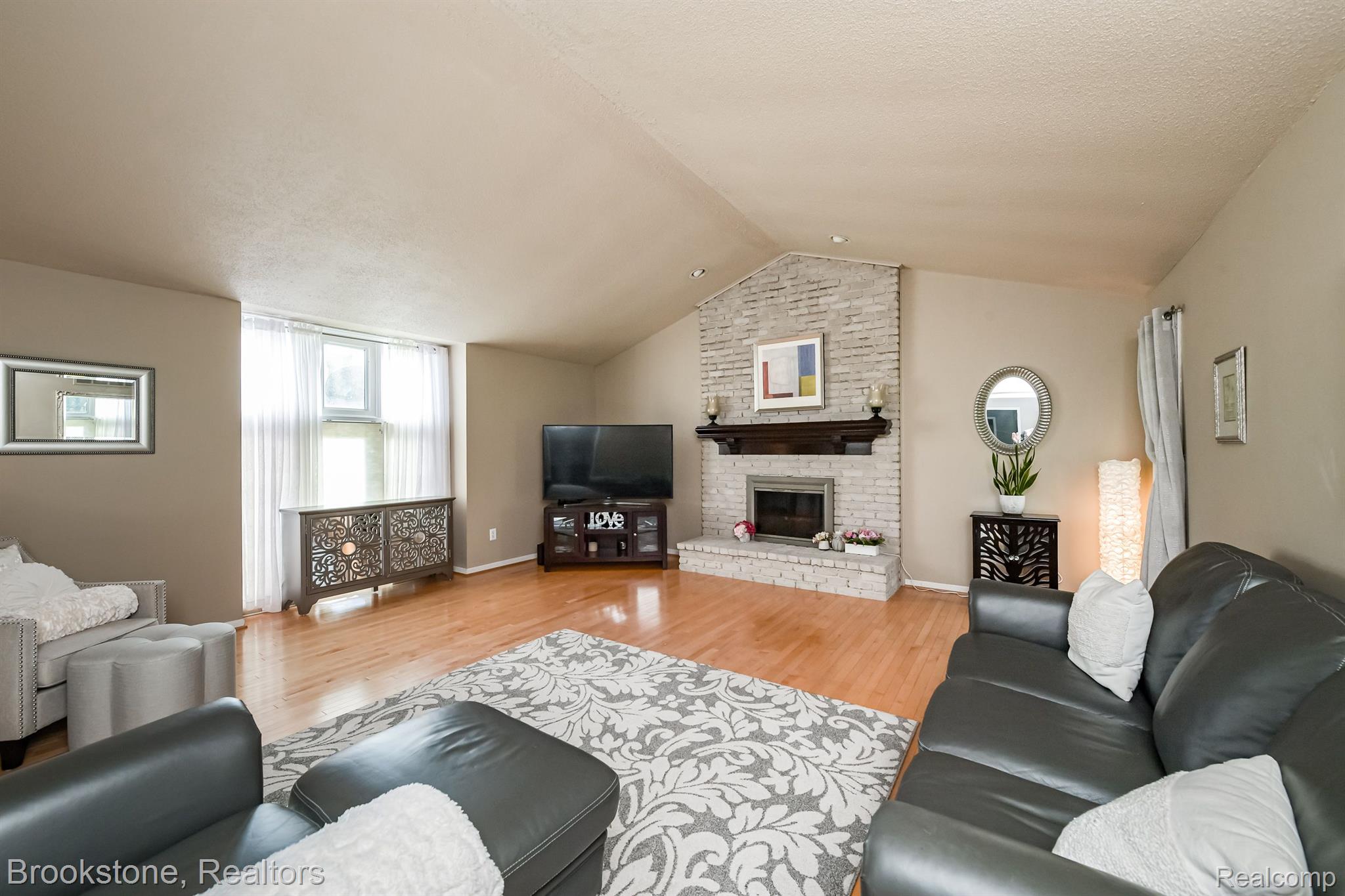1173 HATHAWAY RISING