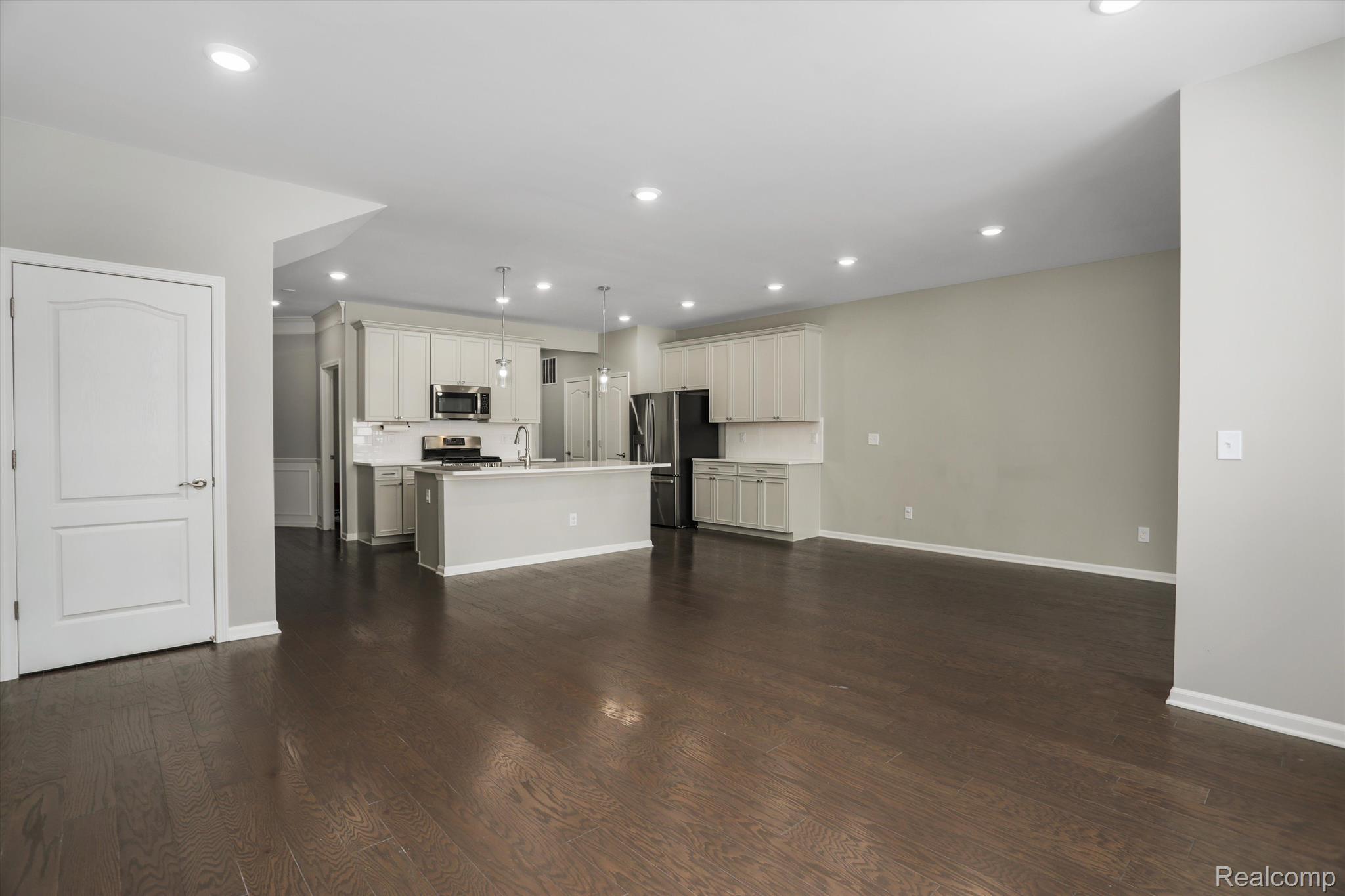 4974 Glenora Drive