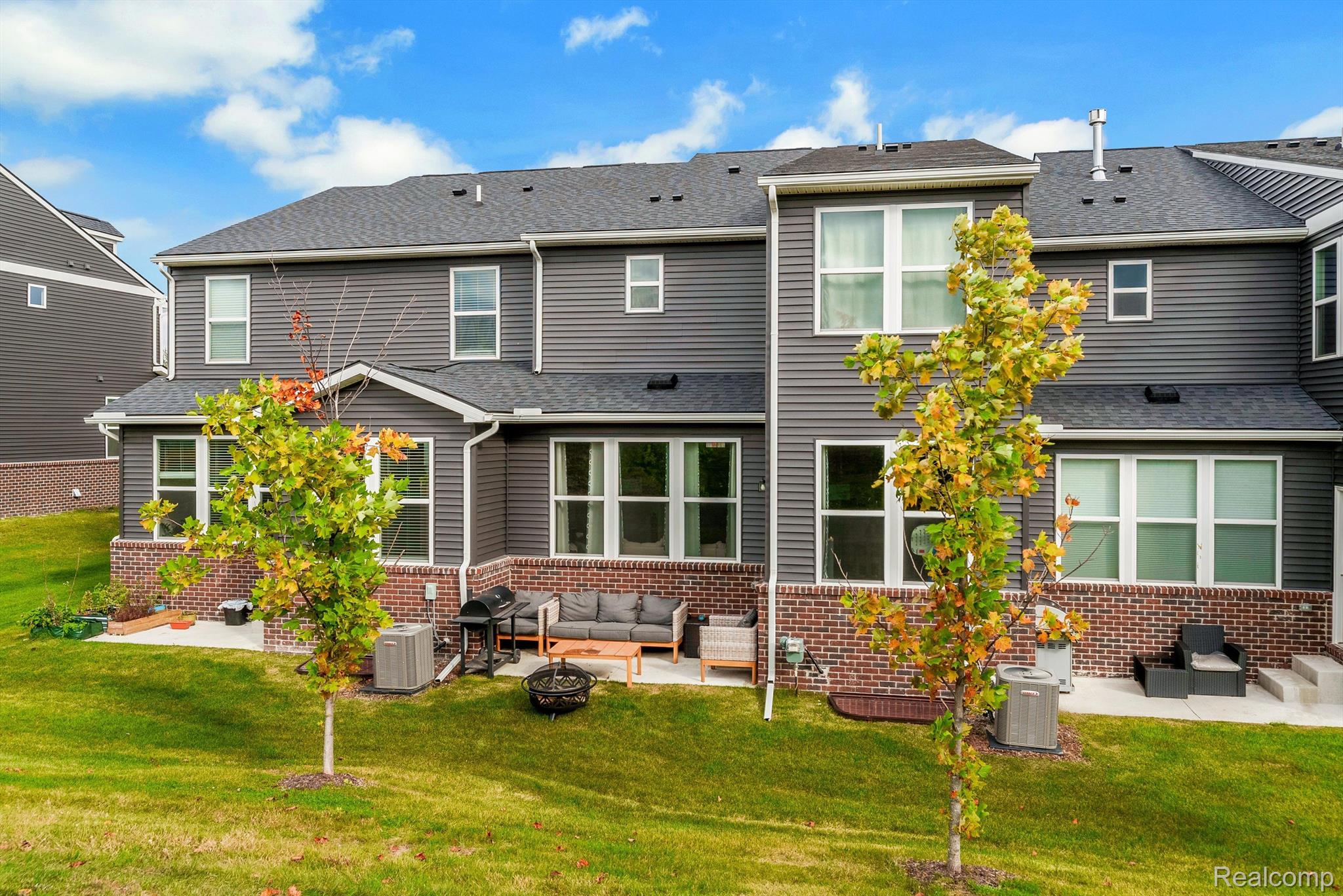 4974 Glenora Drive