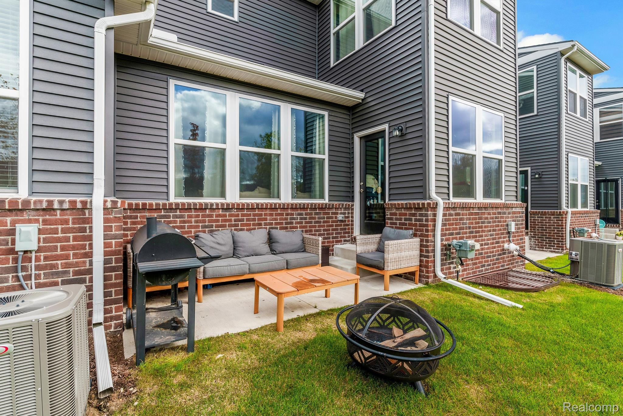 4974 Glenora Drive