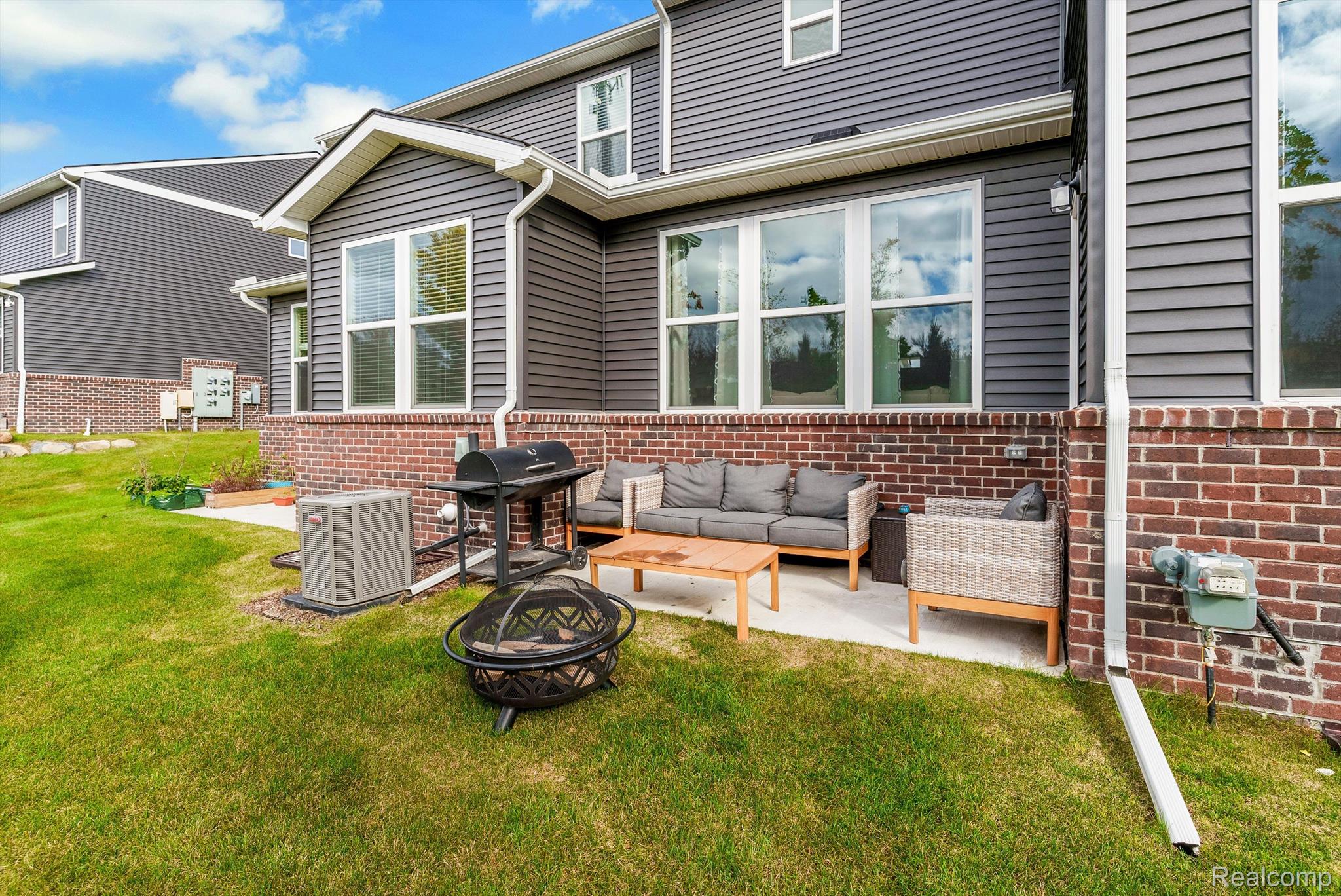 4974 Glenora Drive
