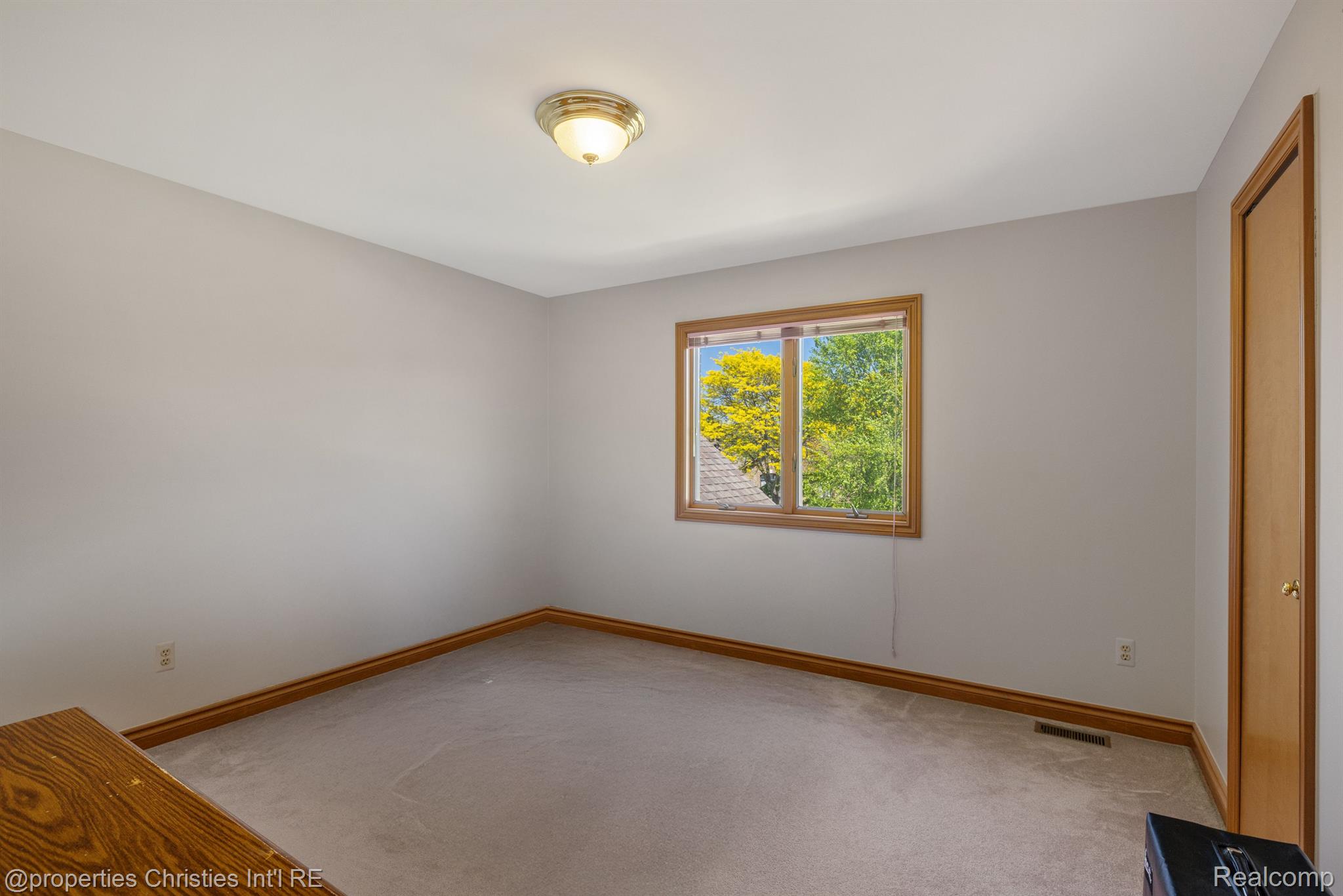 40387 EMERALD Lane E