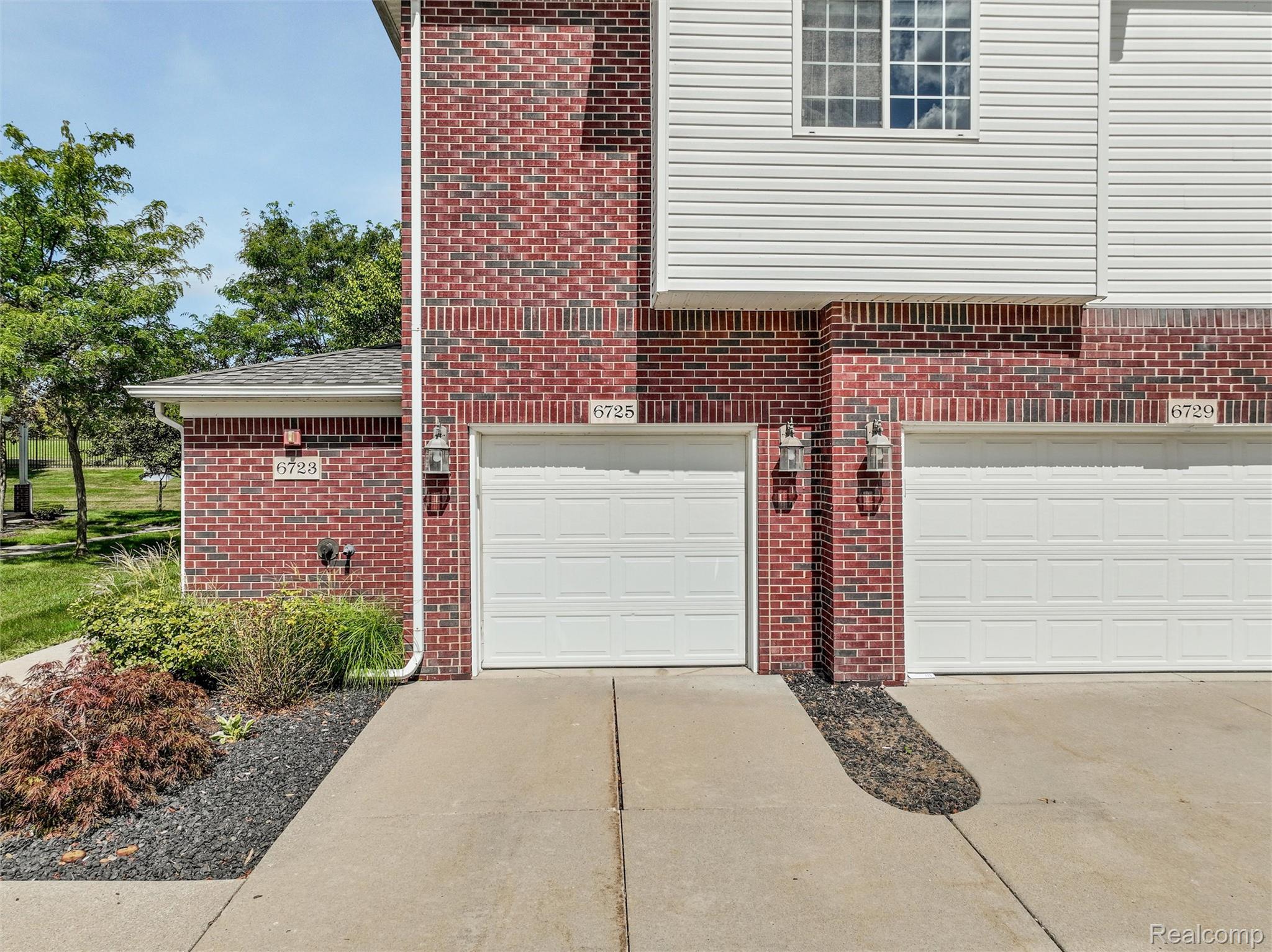 6725 Boulder Pointe Drive