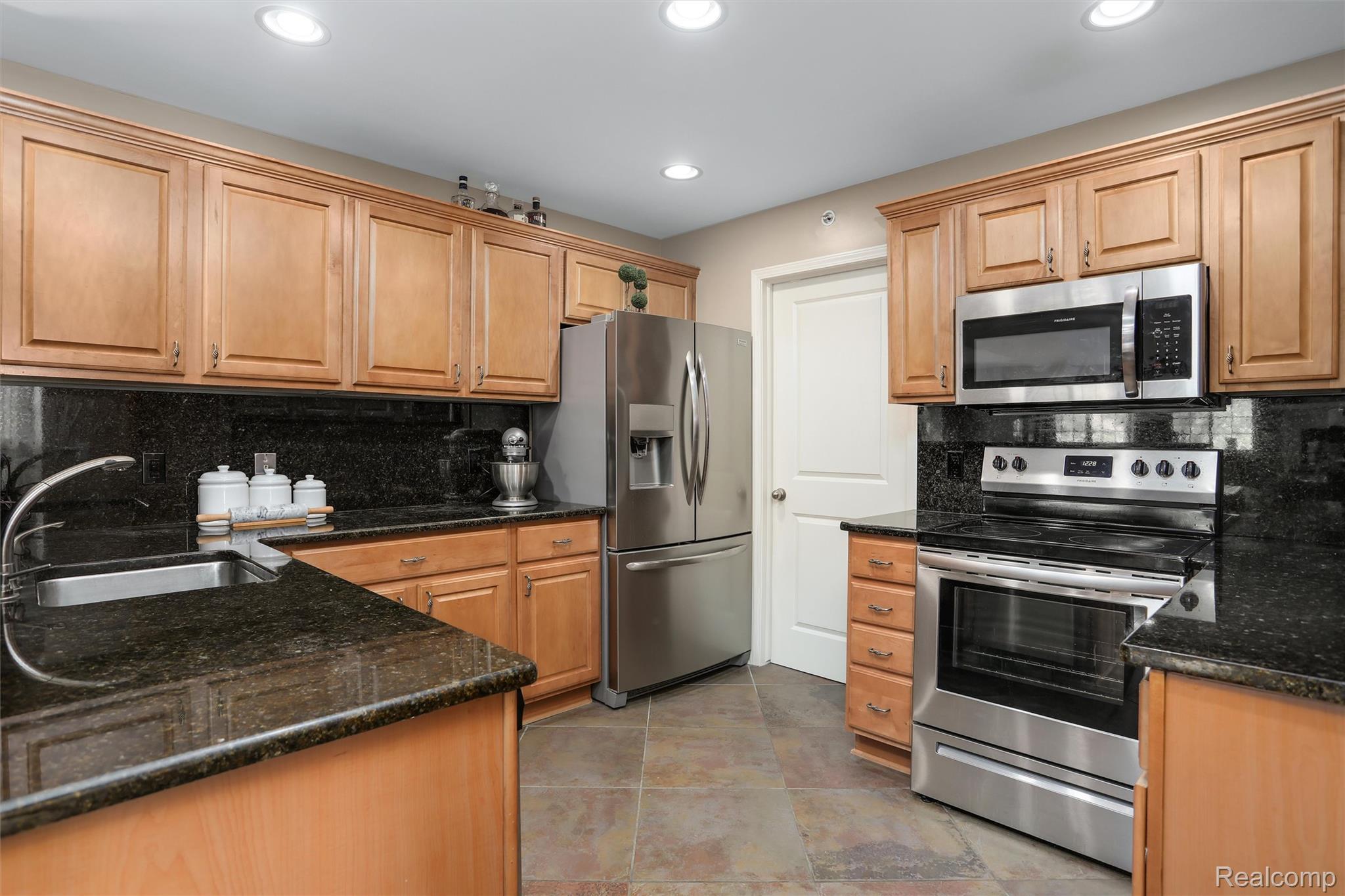 6725 Boulder Pointe Drive