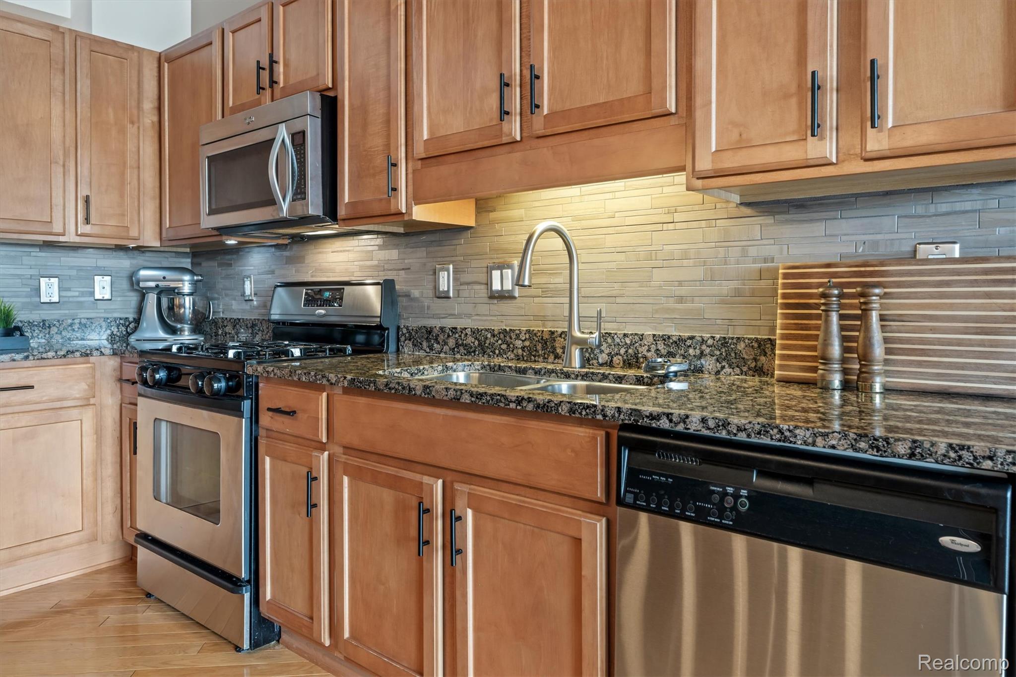 101 Curry Avenue 512