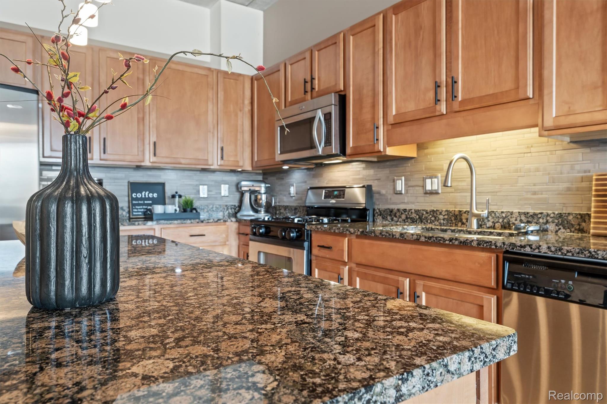 101 Curry Avenue 512