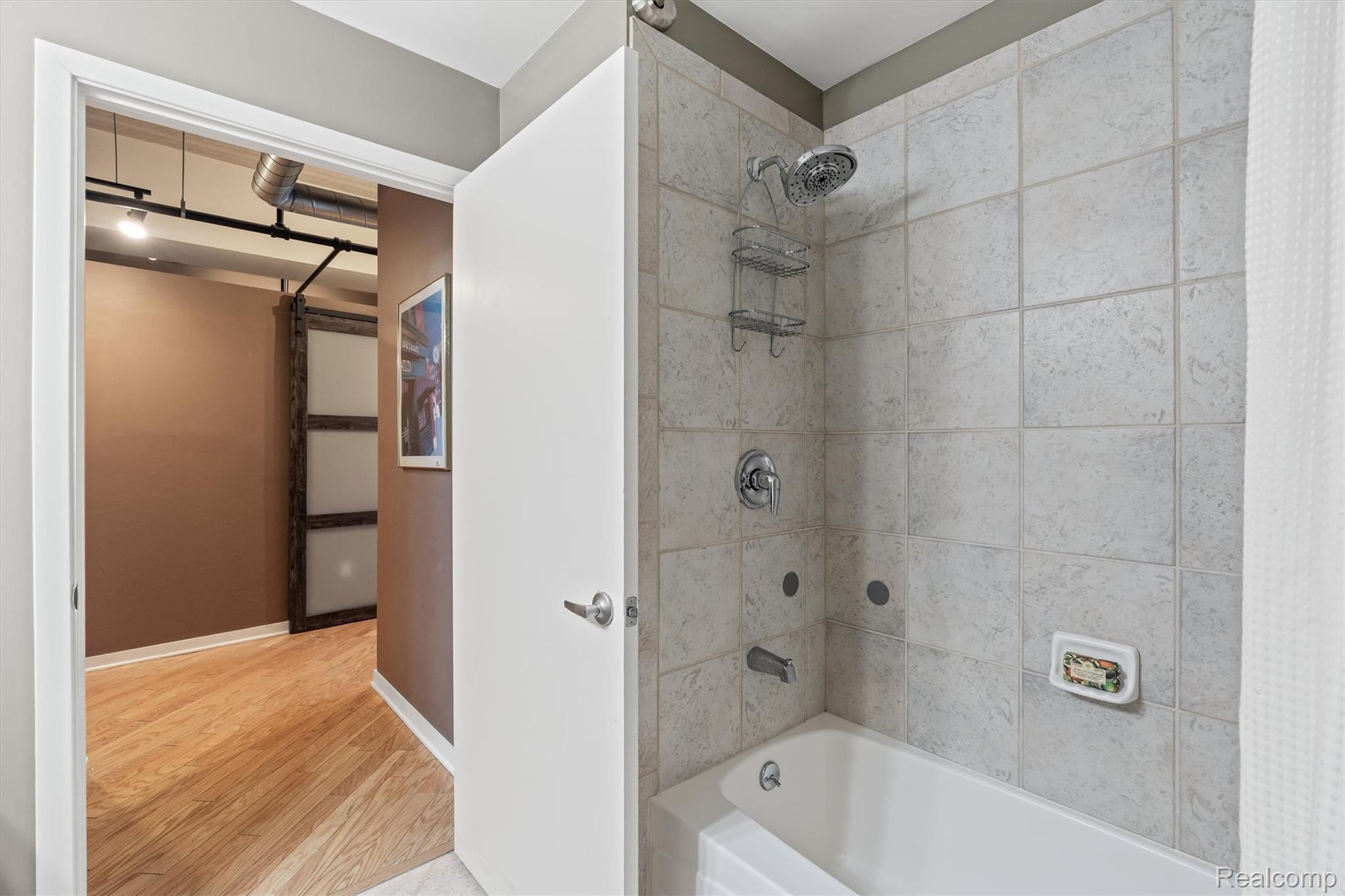 101 Curry Avenue 512
