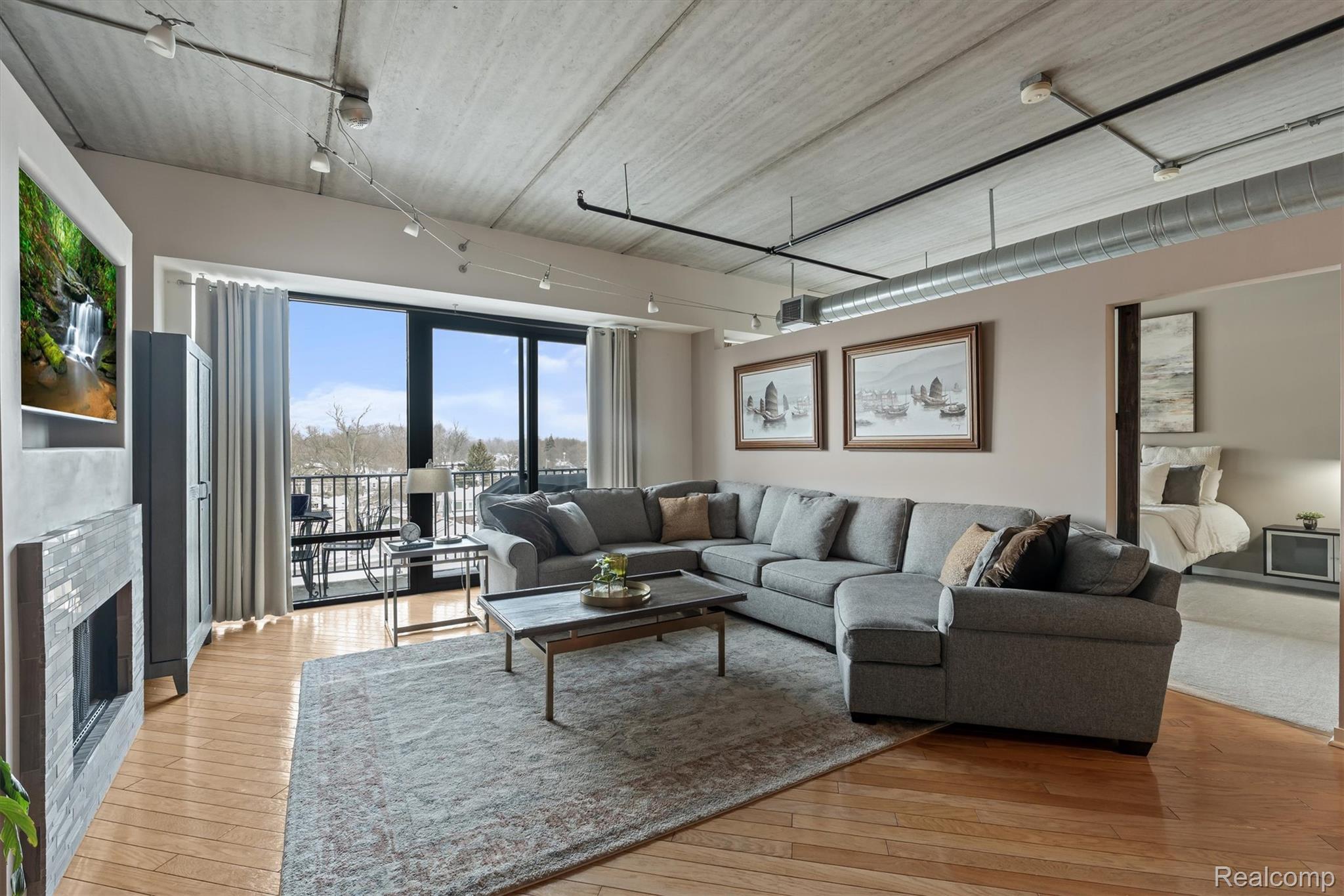 101 Curry Avenue 512